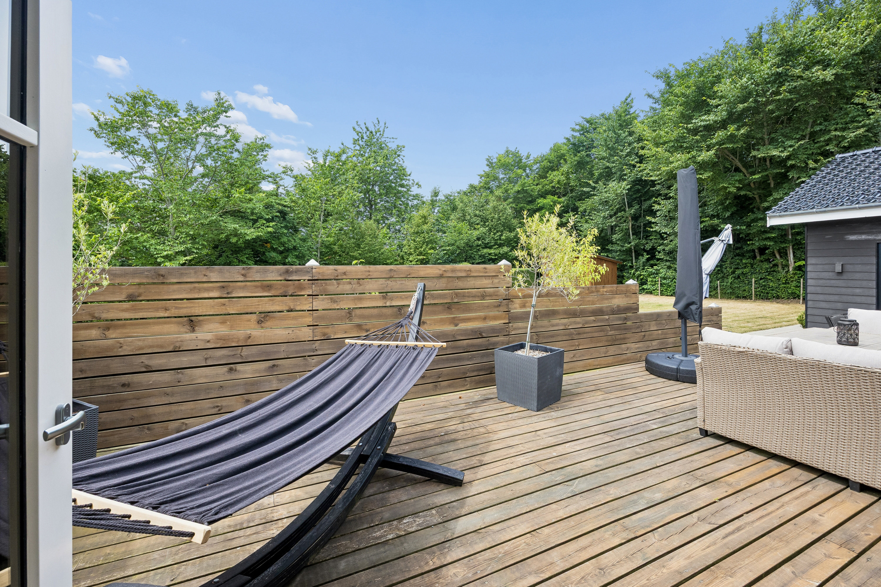 Miniaturebillede 2: terrasse. Billede af Højbuen 21, 4270 Høng
