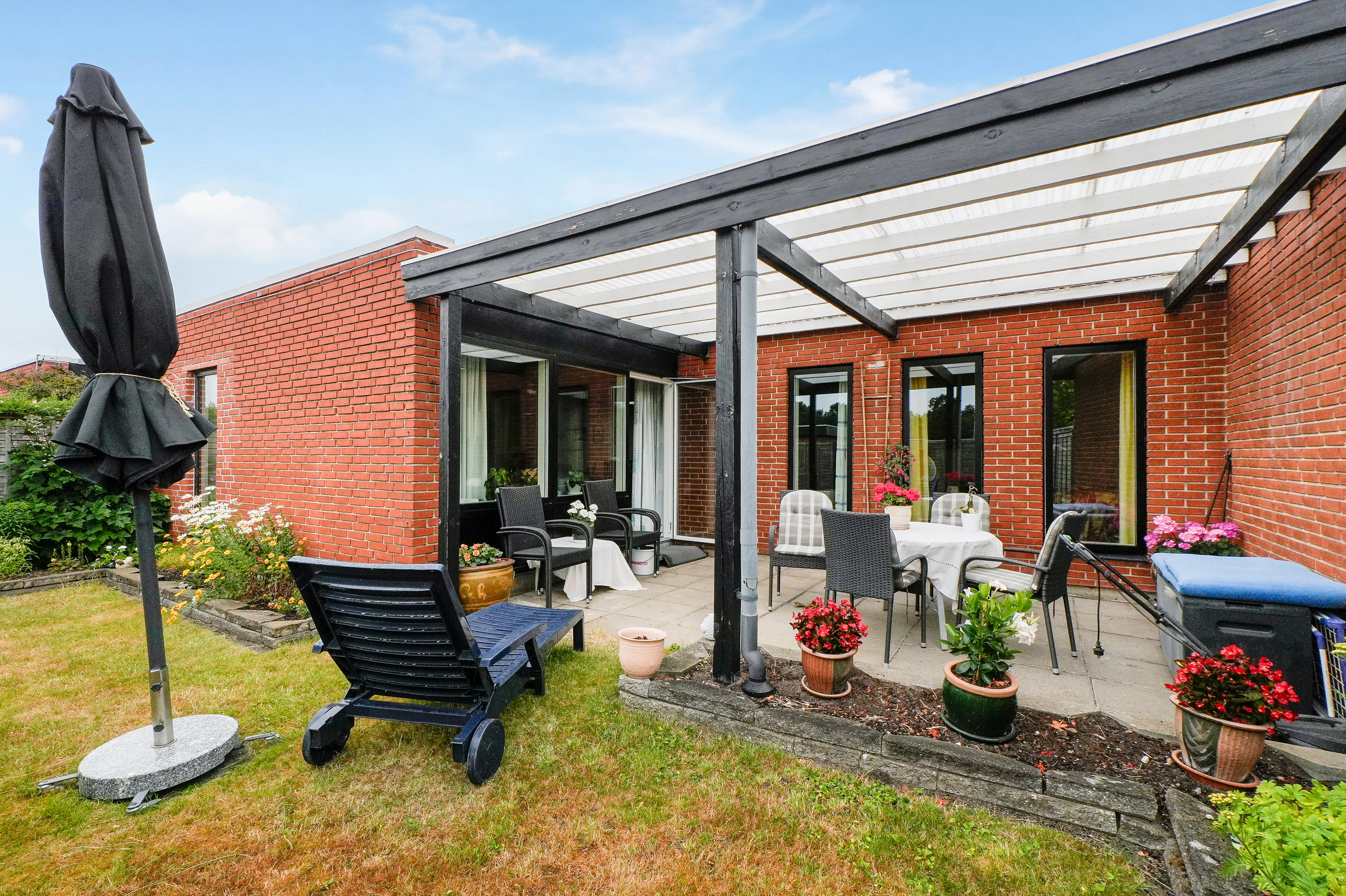 Fremhævet overdækket terrasse billede i fuldskærmstilstand. Billede af Granlunden 21, 2635 Ishøj