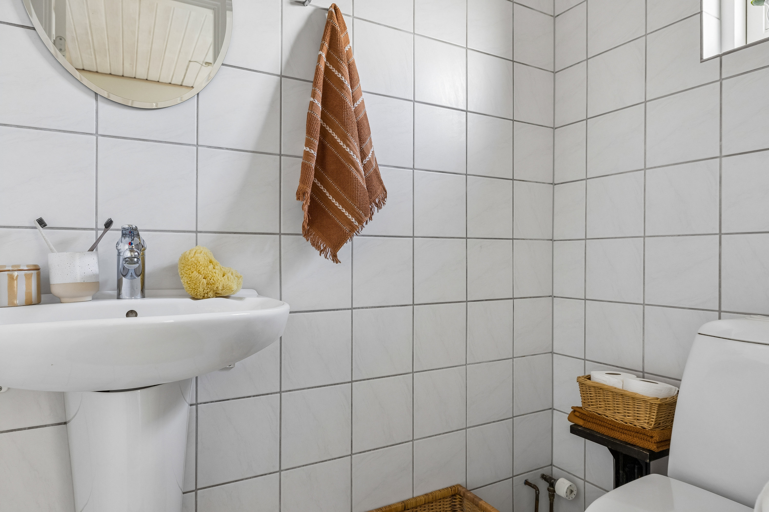 Fremhævet badeværelse billede i fuldskærmstilstand. Billede af Rådyrløkken 175, Slukefter, 5210 Odense NV