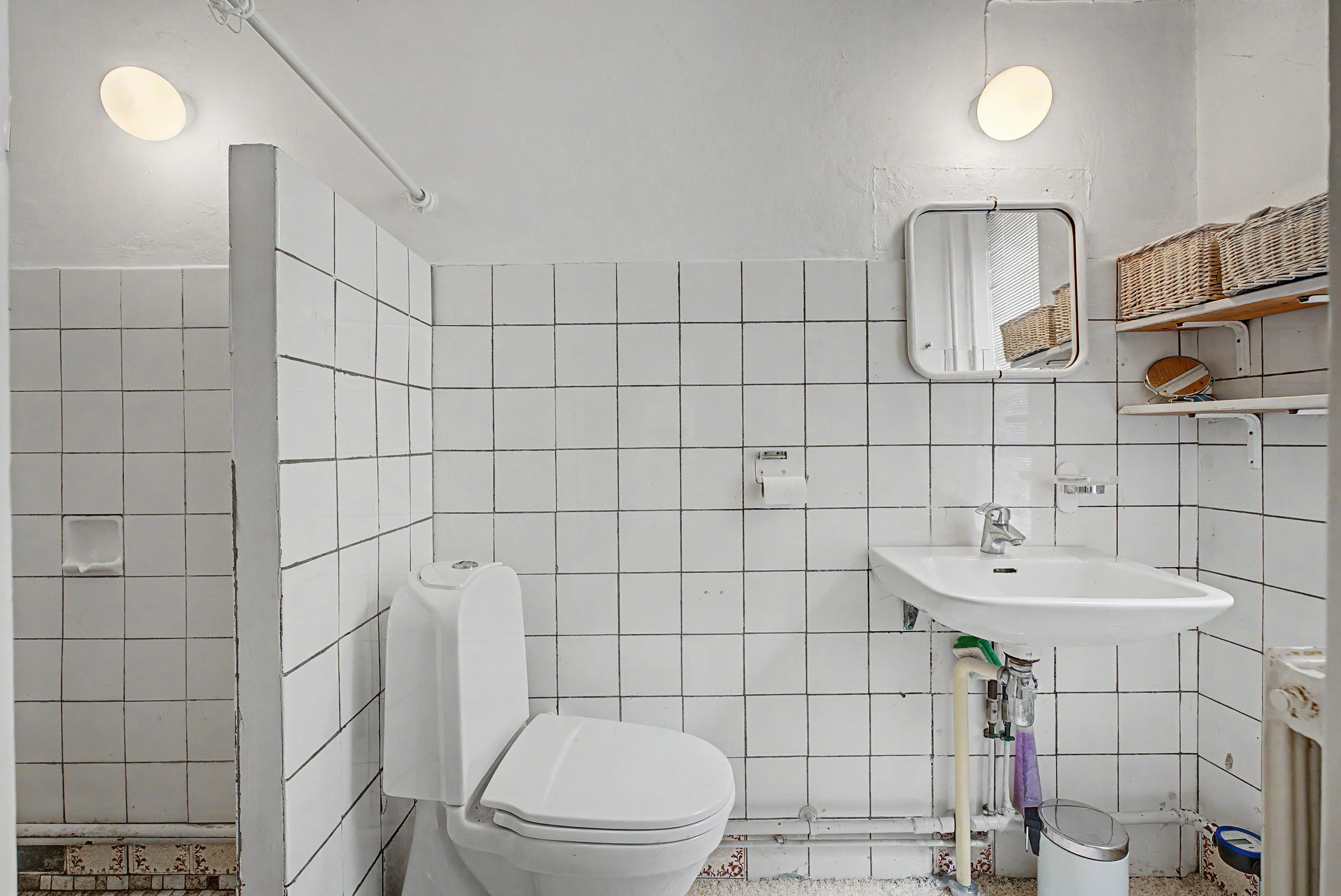 Fremhævet toilet billede i fuldskærmstilstand. Billede af Farverensstræde 10, 4900 Nakskov