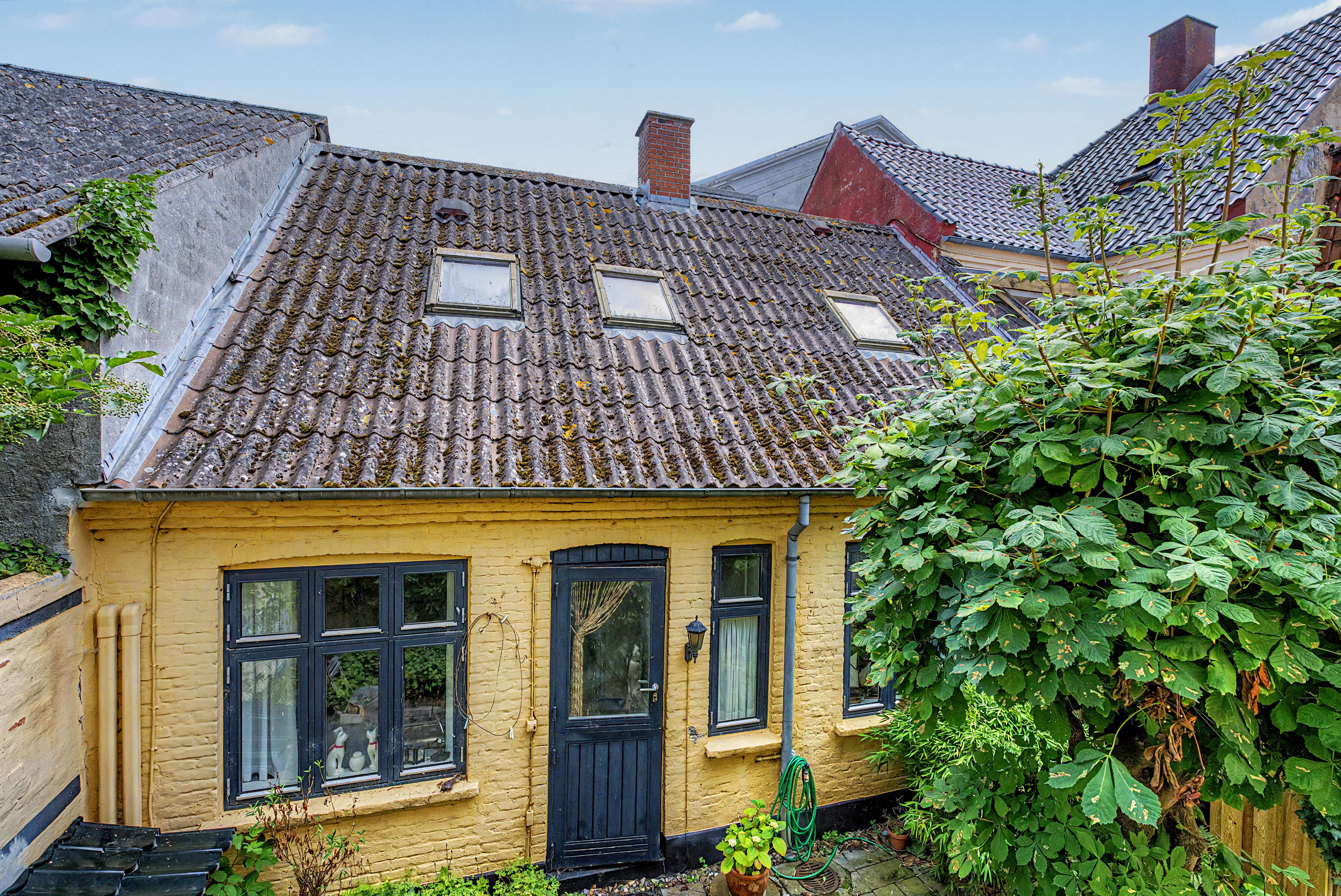 Fremhævet mastefoto billede i fuldskærmstilstand. Billede af Farverensstræde 10, 4900 Nakskov