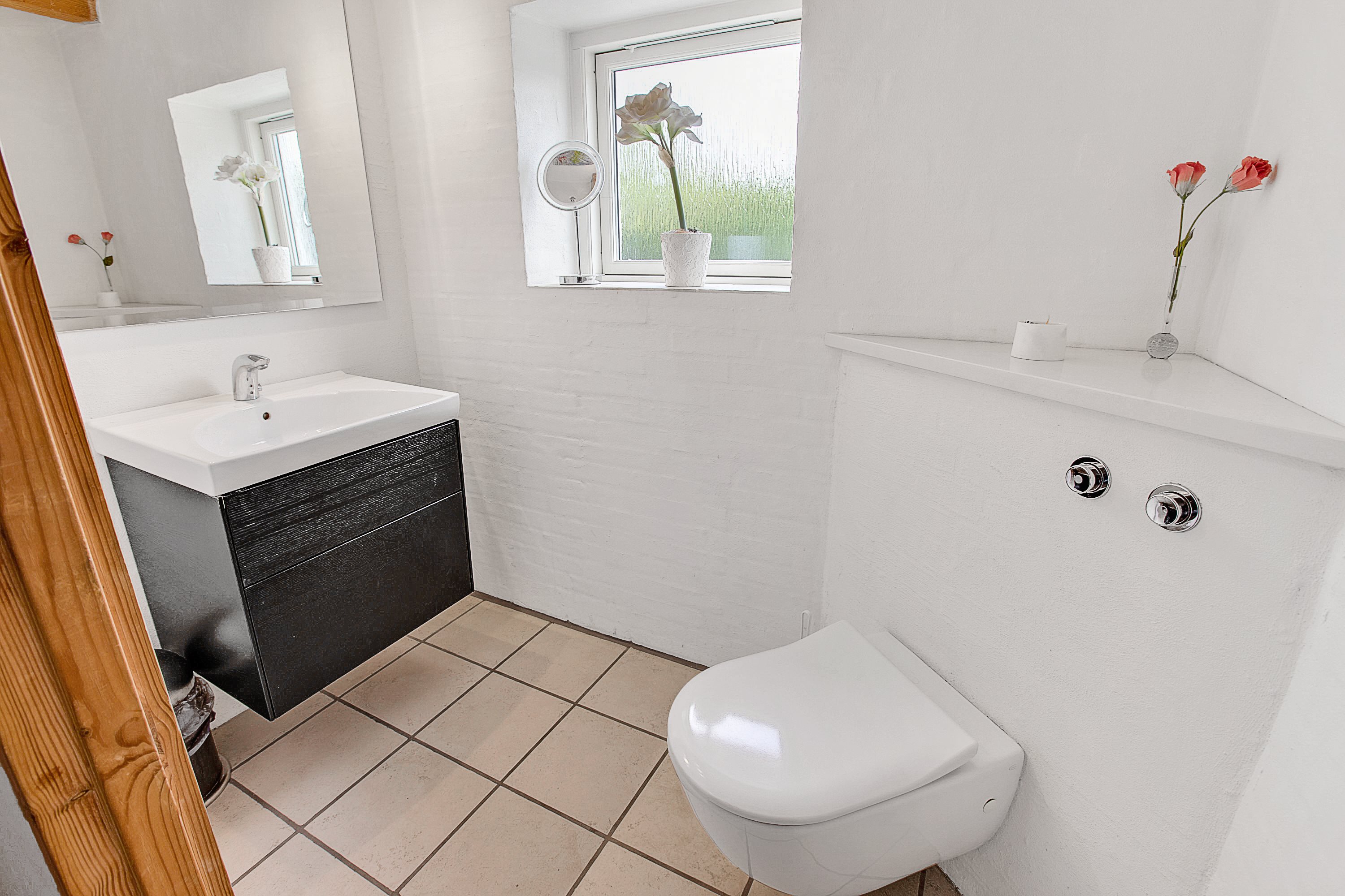 Fremhævet toilet billede i fuldskærmstilstand. Billede af Unsbjergvej 34, Tornbjerg, 5220 Odense SØ