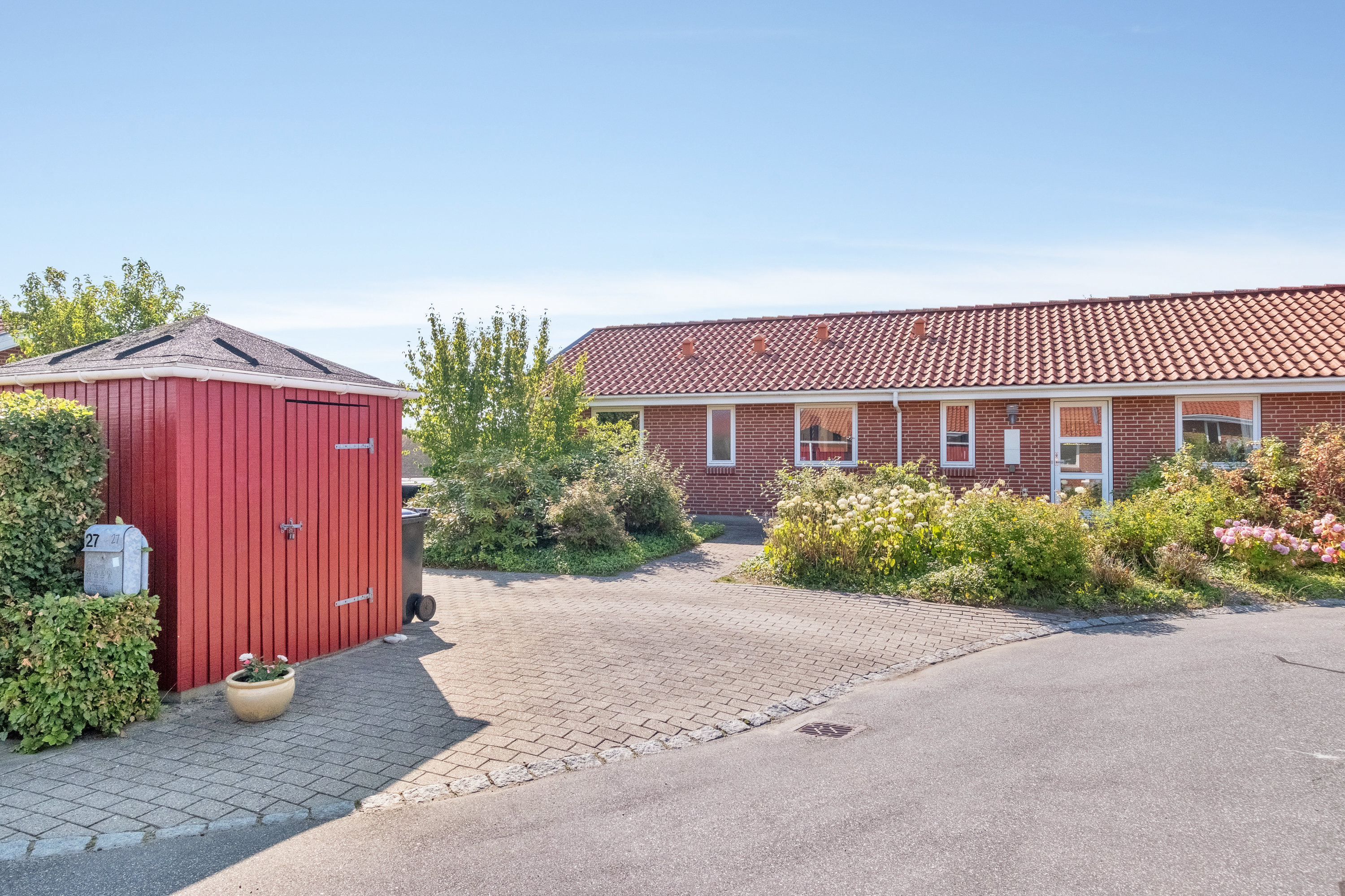 Fremhævet facade billede i fuldskærmstilstand. Billede af Bøgehaven 27, 8520 Lystrup