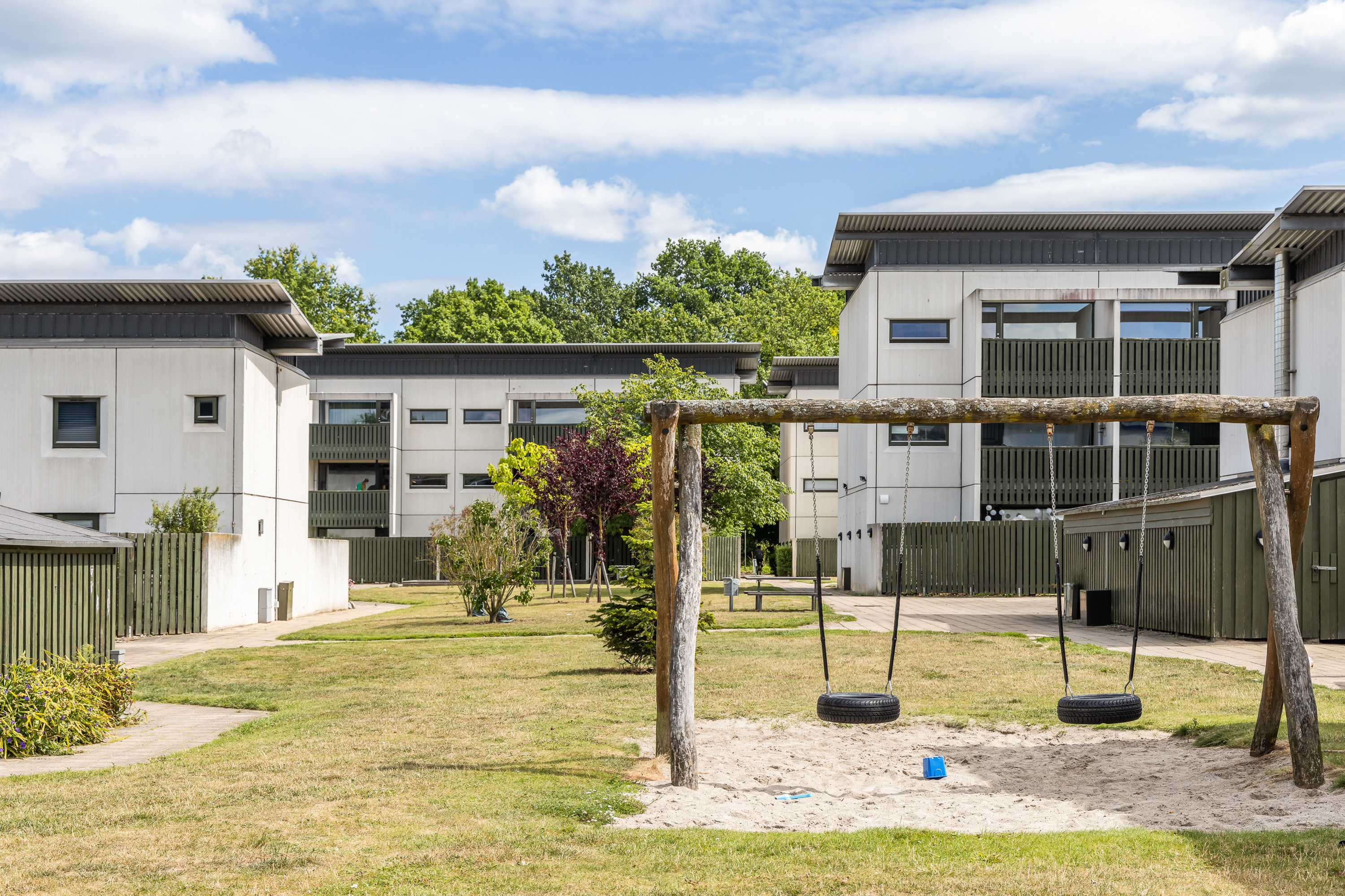 Fremhævet facade billede i fuldskærmstilstand. Billede af Rævehøjparken 38, 2800 Kongens Lyngby