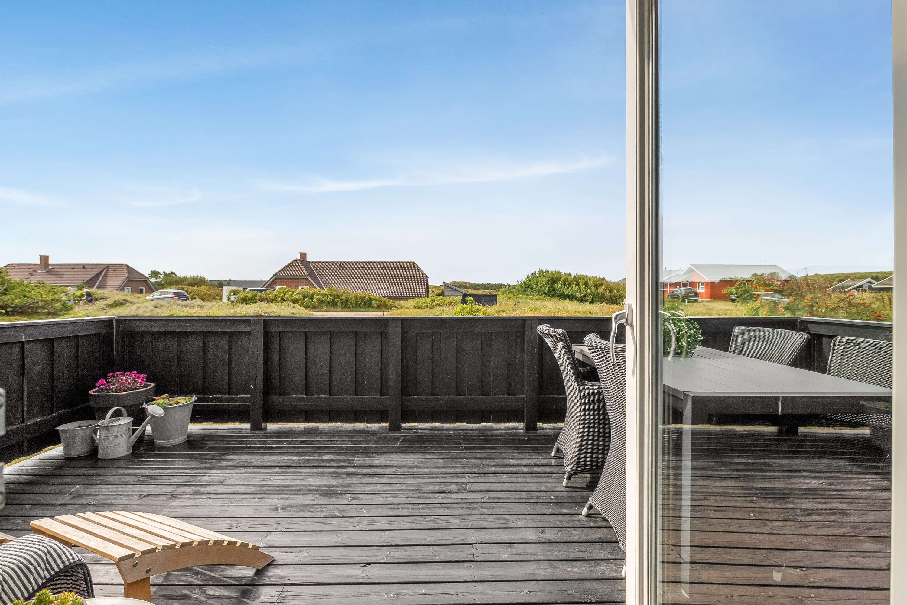 Fremhævet terrasse billede i fuldskærmstilstand. Billede af Bilbergsvej 46, Bjerregaard, 6960 Hvide Sande