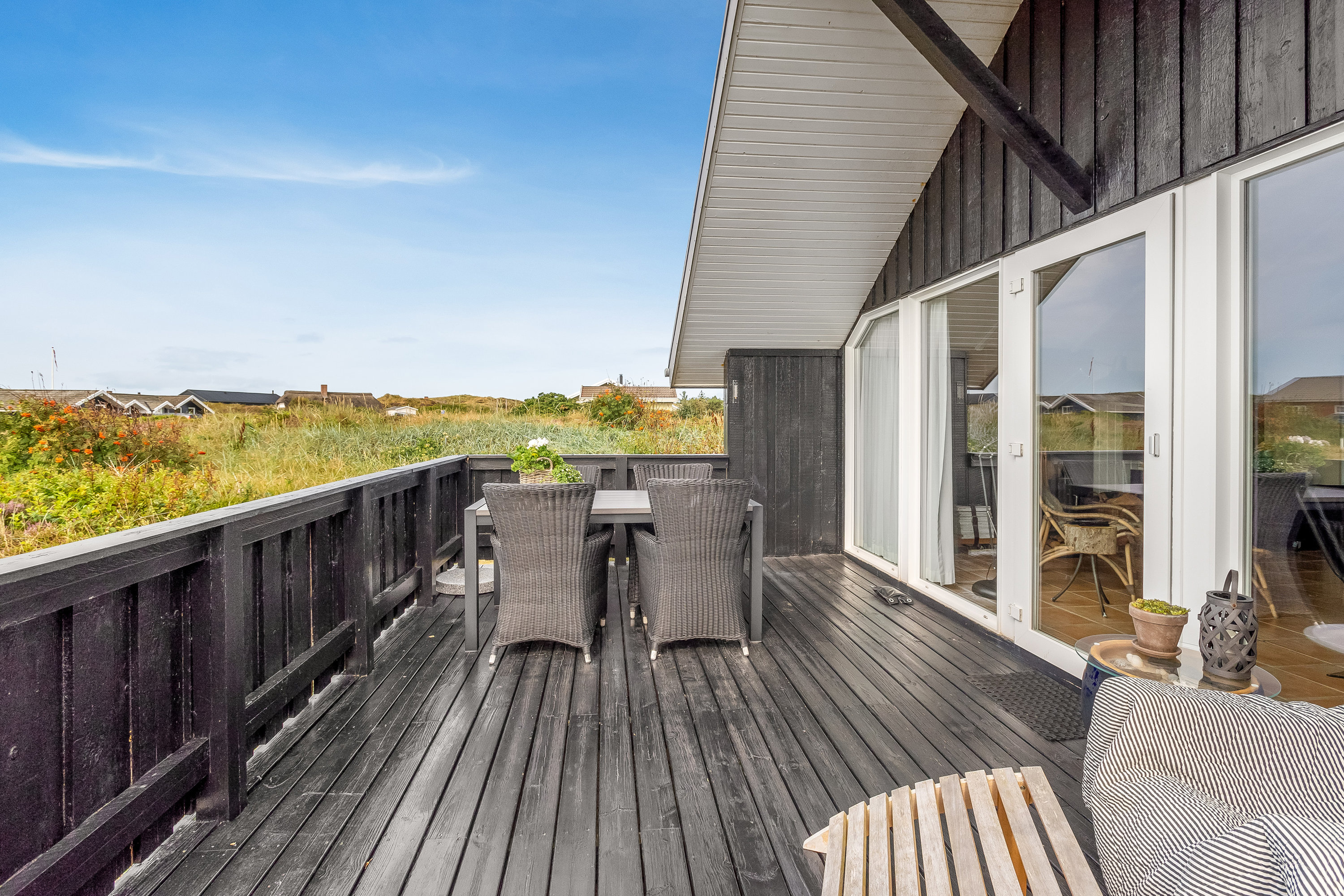 Miniaturebillede 1: terrasse. Billede af Bilbergsvej 46, Bjerregaard, 6960 Hvide Sande