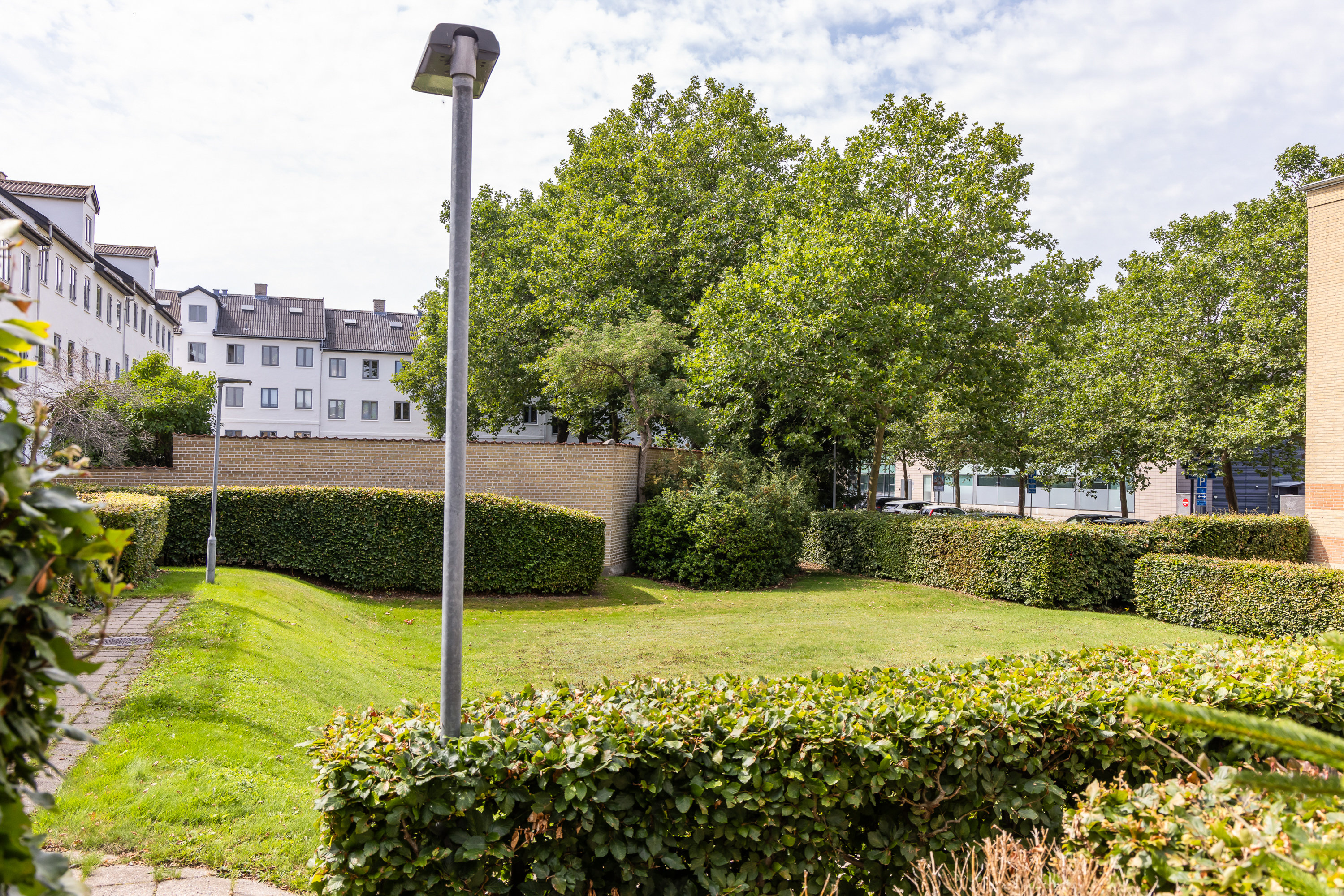 Fremhævet gårdmiljø billede i fuldskærmstilstand. Billede af Nørgaardsvej 14, st. tv., 2800 Kongens Lyngby