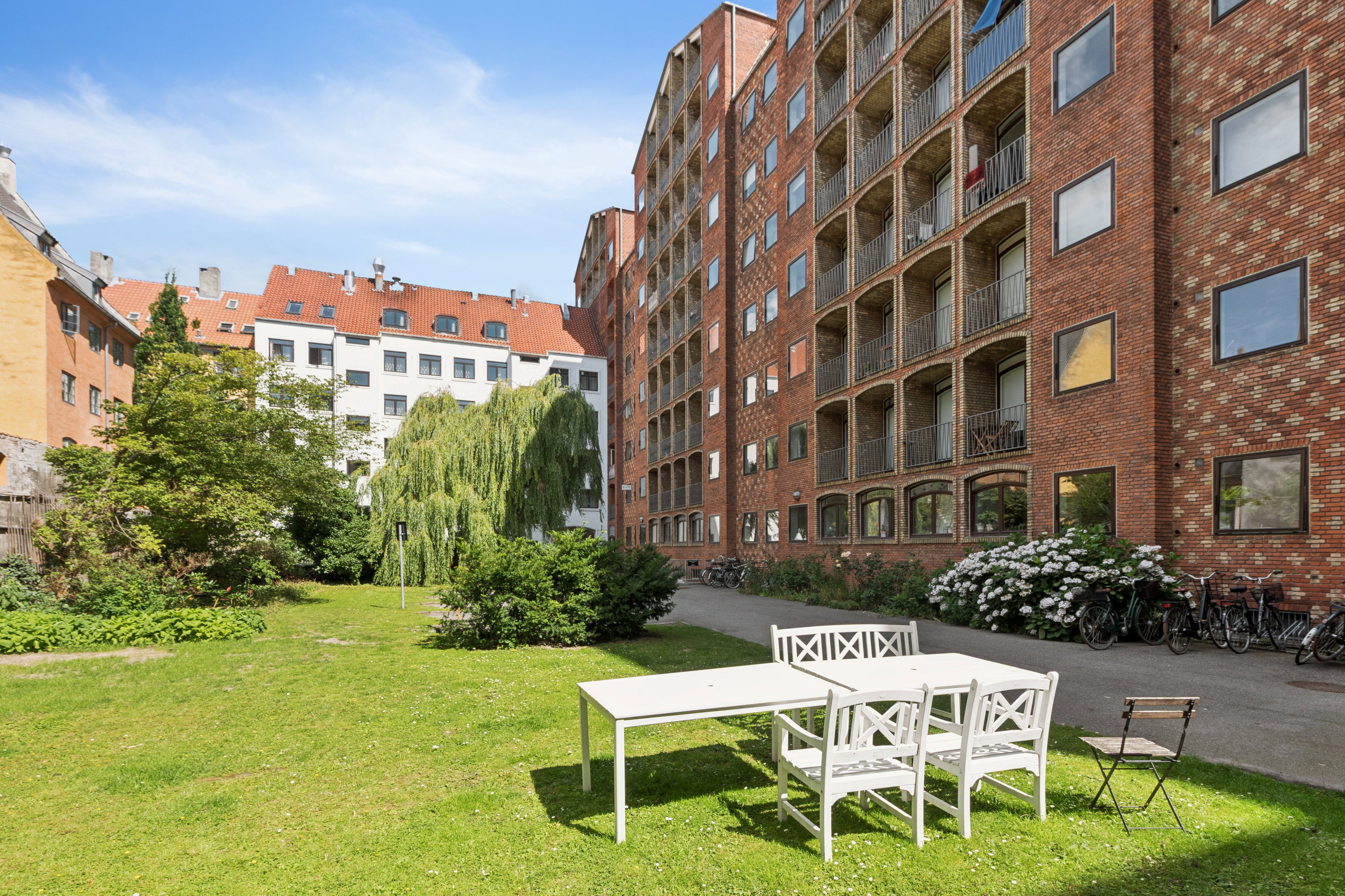 Fremhævet gårdmiljø billede i fuldskærmstilstand. Billede af Dronningens Tværgade 37, st. 4., 1302 København K