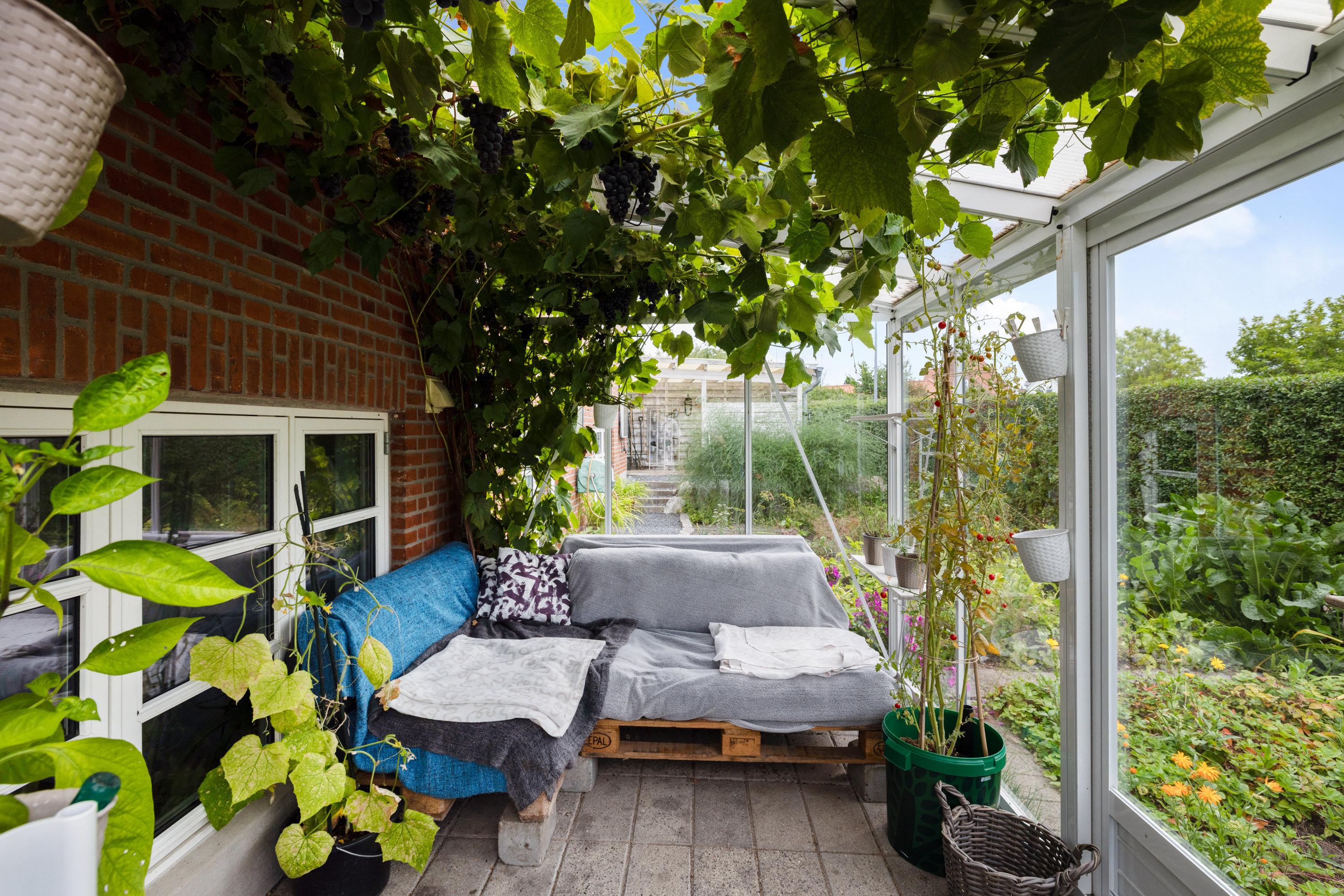 Fremhævet overdækket terrasse billede i fuldskærmstilstand. Billede af Højdevej 10, 2750 Ballerup