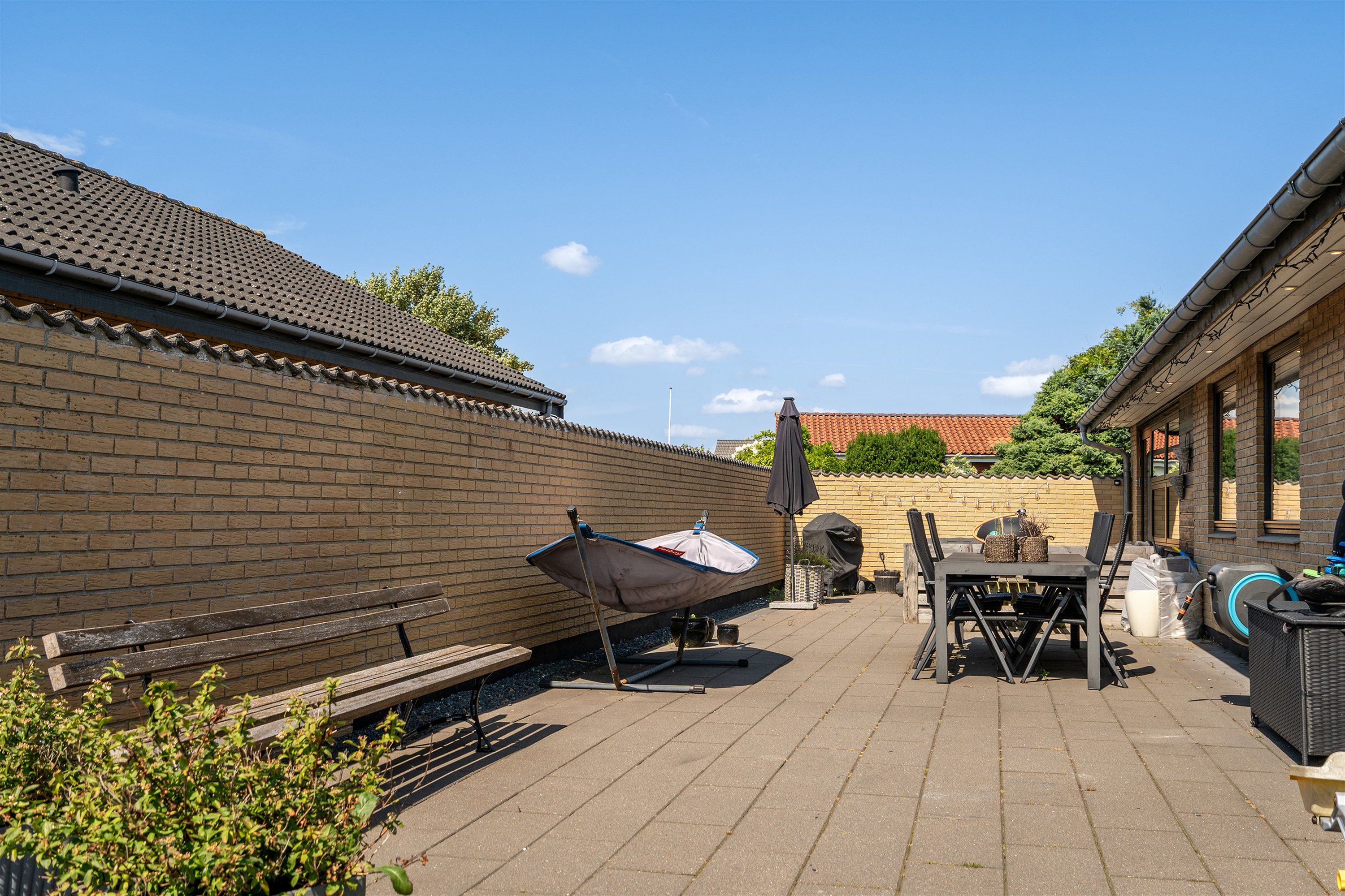 Fremhævet terrasse billede i fuldskærmstilstand. Billede af Tyttebærvej 2, 6715 Esbjerg N