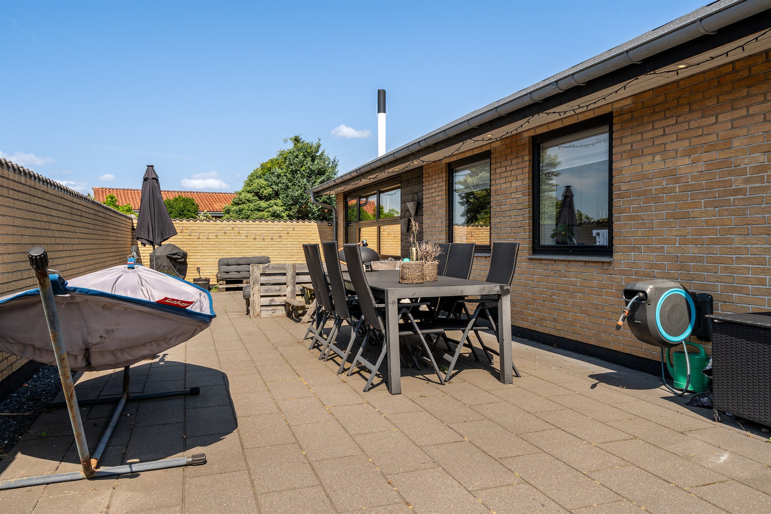 Fremhævet terrasse billede i fuldskærmstilstand. Billede af Tyttebærvej 2, 6715 Esbjerg N