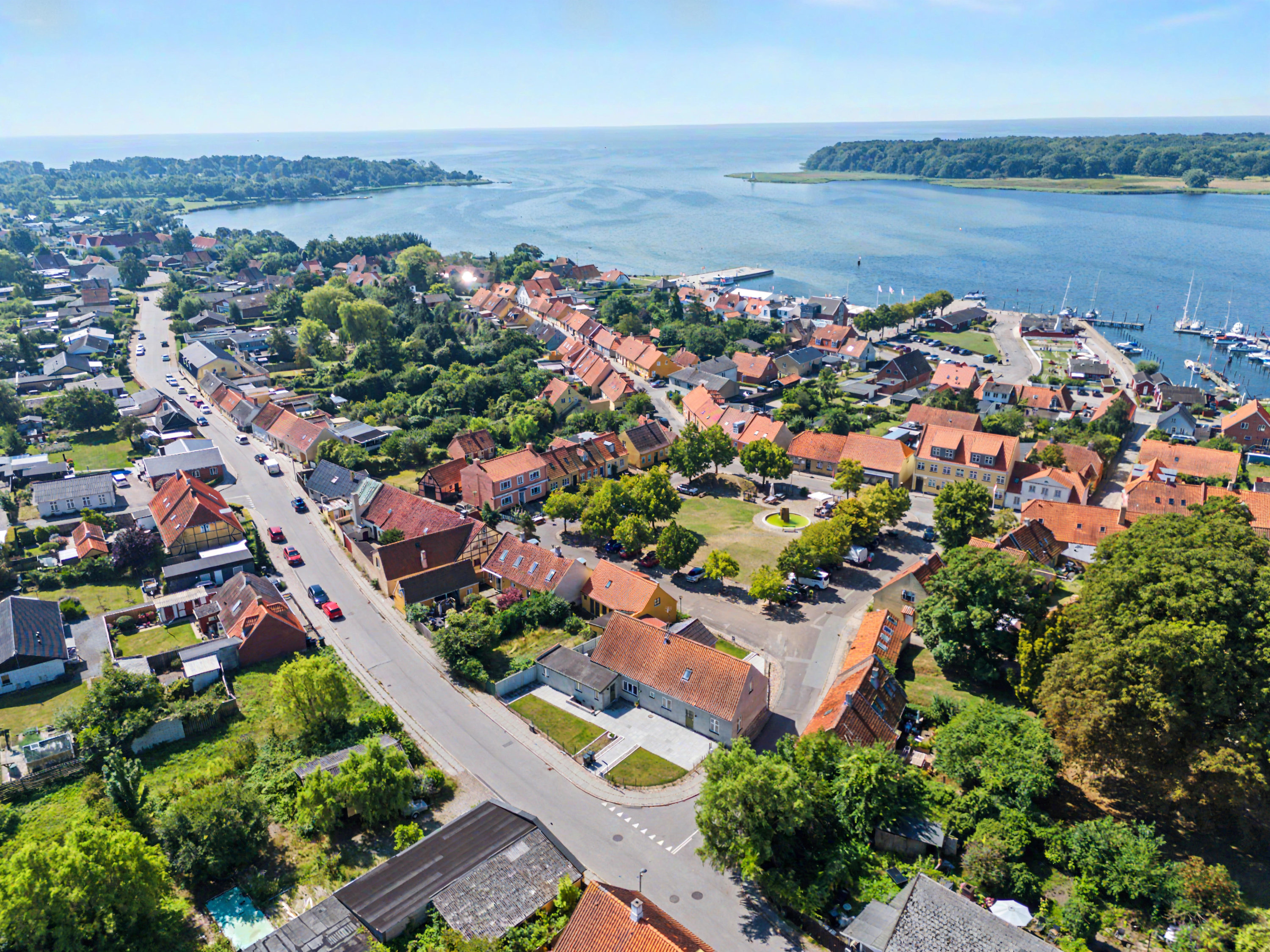 Fremhævet luftfoto billede i fuldskærmstilstand. Billede af Gl Torv 13, 4880 Nysted
