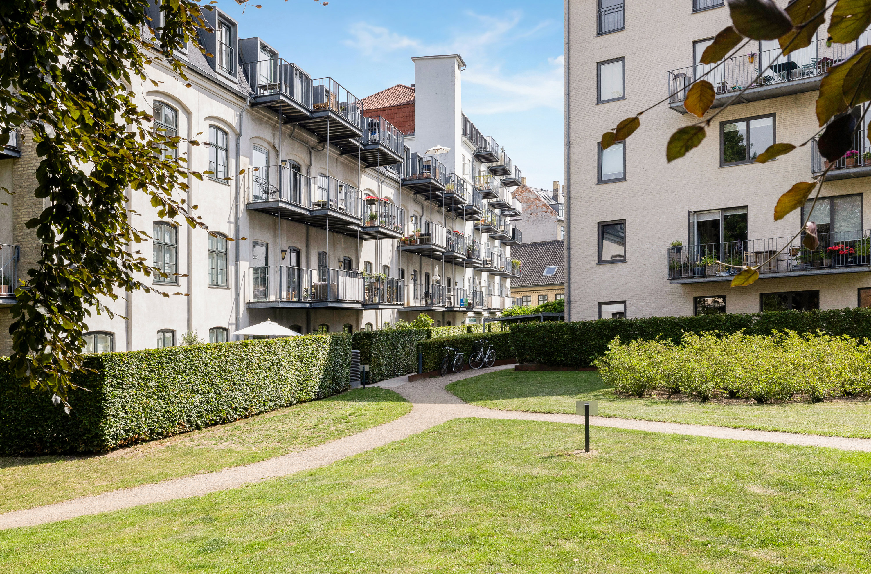Fremhævet gårdmiljø billede i fuldskærmstilstand. Billede af Porcelænshaven 2A, 5. mf., 2000 Frederiksberg