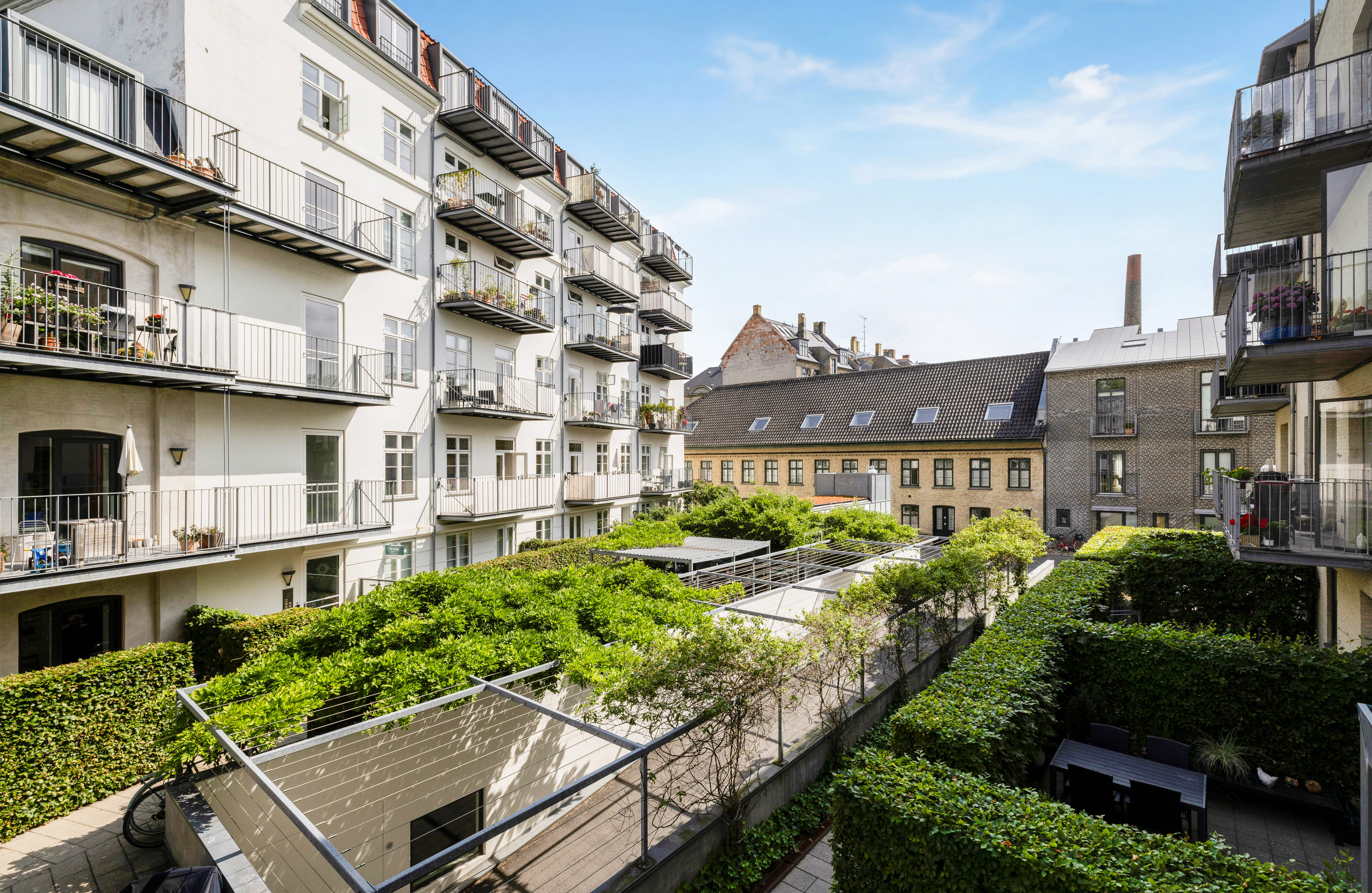 Fremhævet gårdmiljø billede i fuldskærmstilstand. Billede af Porcelænshaven 2A, 5. mf., 2000 Frederiksberg