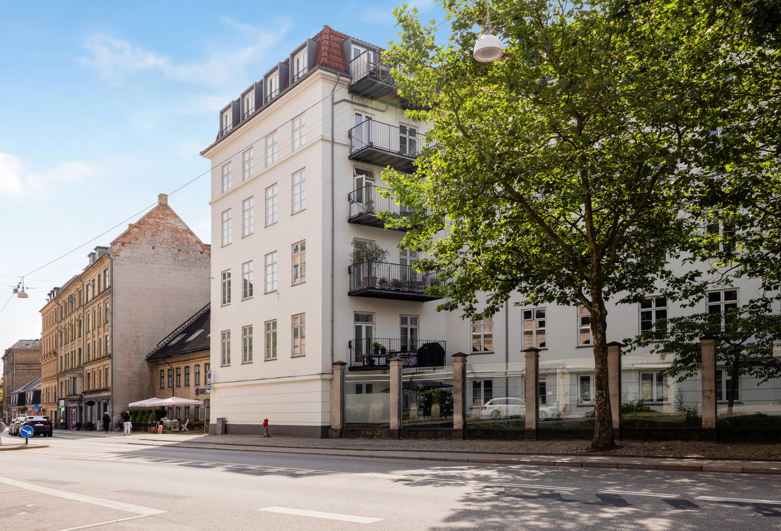 Fremhævet facade billede i fuldskærmstilstand. Billede af Porcelænshaven 2A, 5. mf., 2000 Frederiksberg