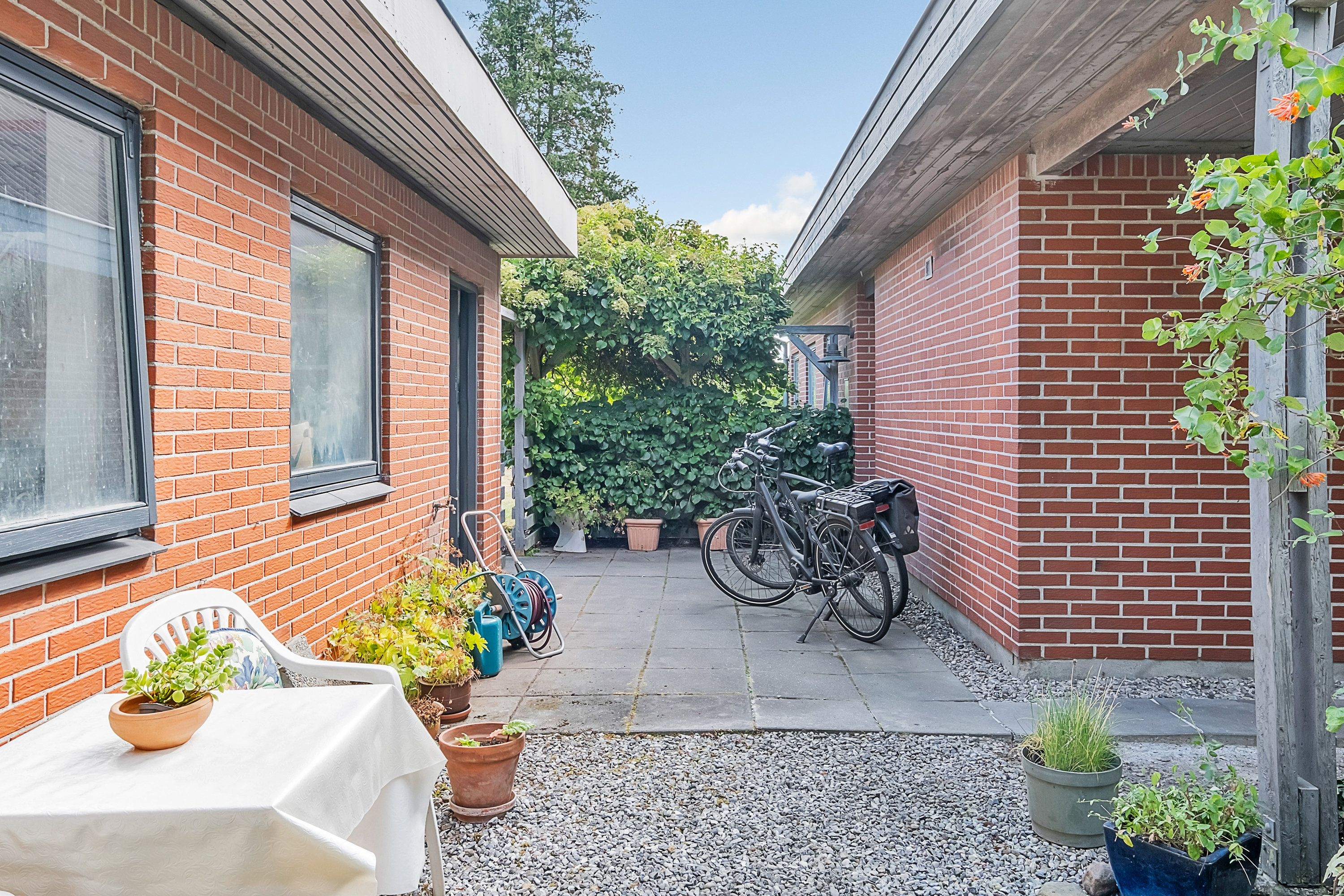 Fremhævet terrasse billede i fuldskærmstilstand. Billede af Møgelgårdsvej 30, 8520 Lystrup