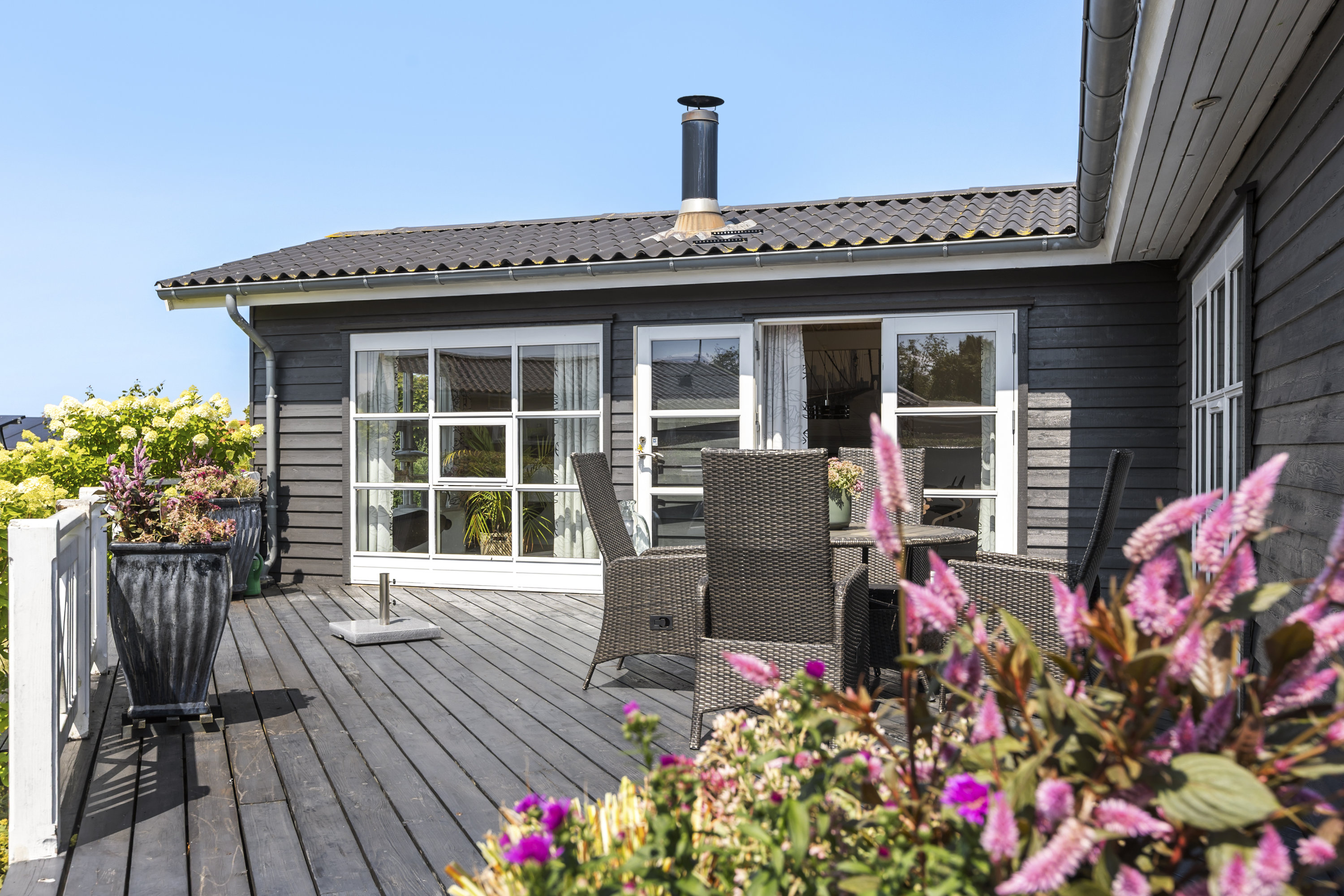 Fremhævet terrasse billede i fuldskærmstilstand. Billede af Egevang 24, Lindenborg, 4000 Roskilde