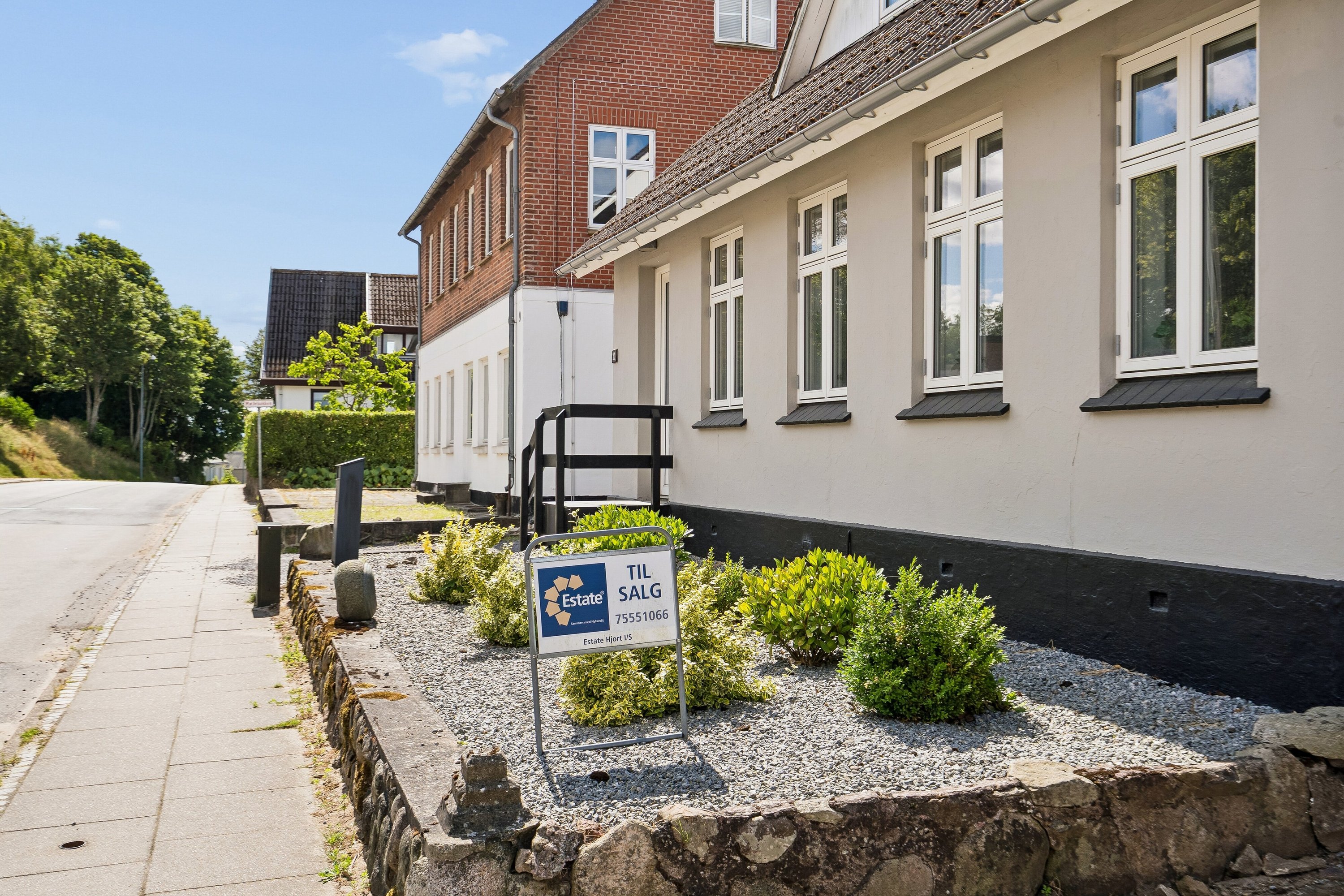 Fremhævet udendørs billede i fuldskærmstilstand. Billede af Kirkevej 11, 6040 Egtved