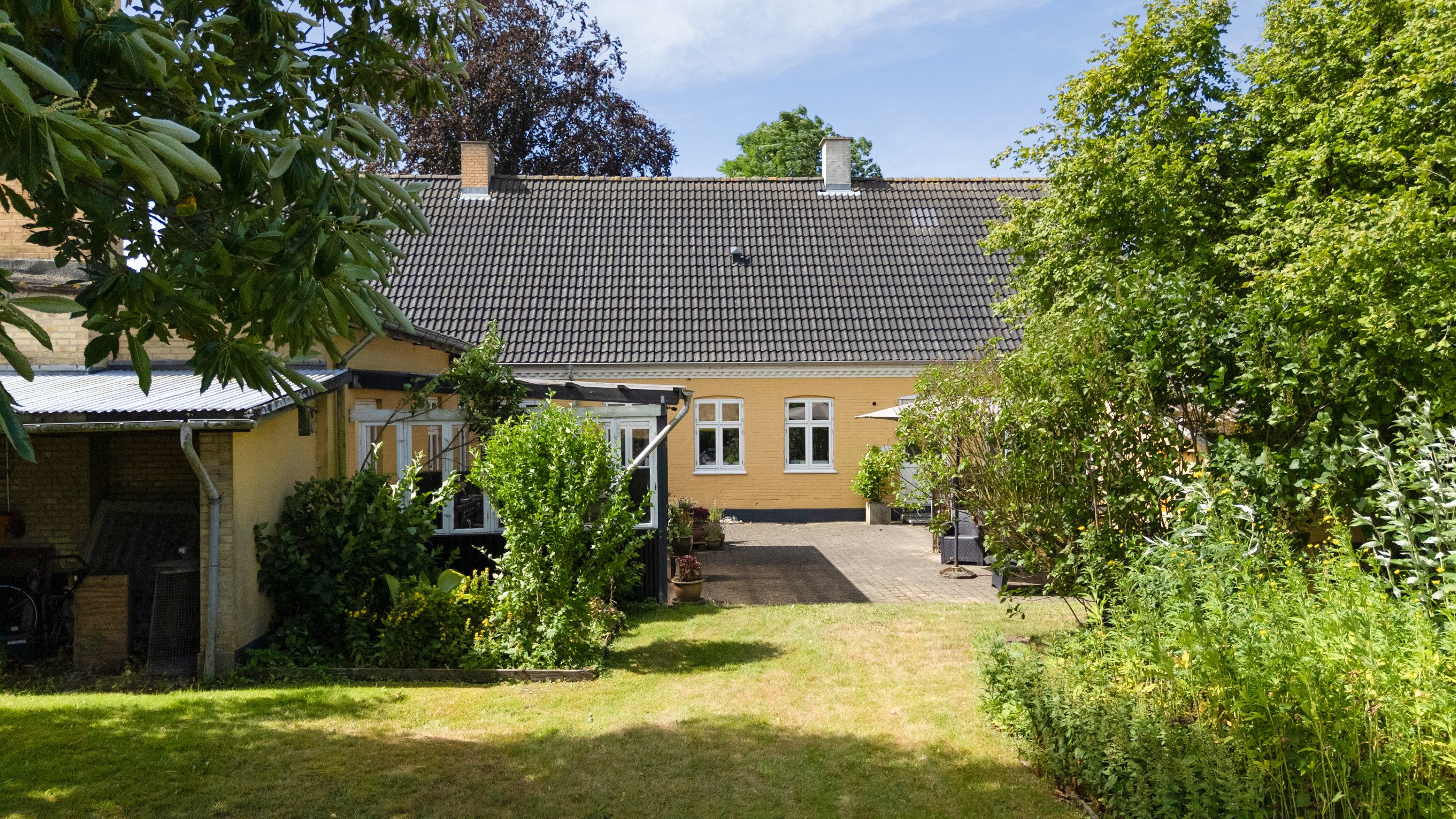 Fremhævet facade billede i fuldskærmstilstand. Billede af Odensevej 56, Hjulby, 5800 Nyborg