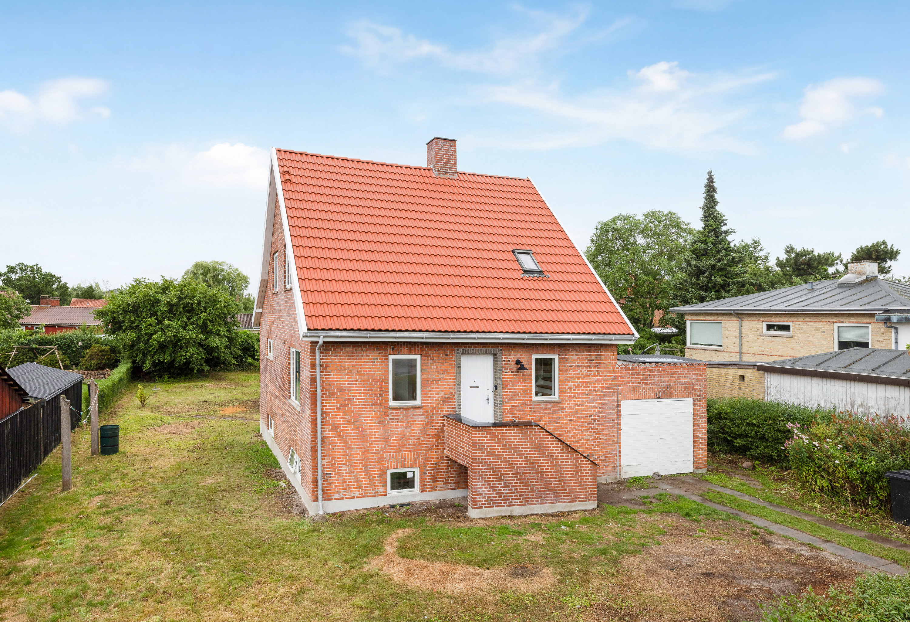 Fremhævet facade billede i fuldskærmstilstand. Billede af Linde Alle 42, 2750 Ballerup