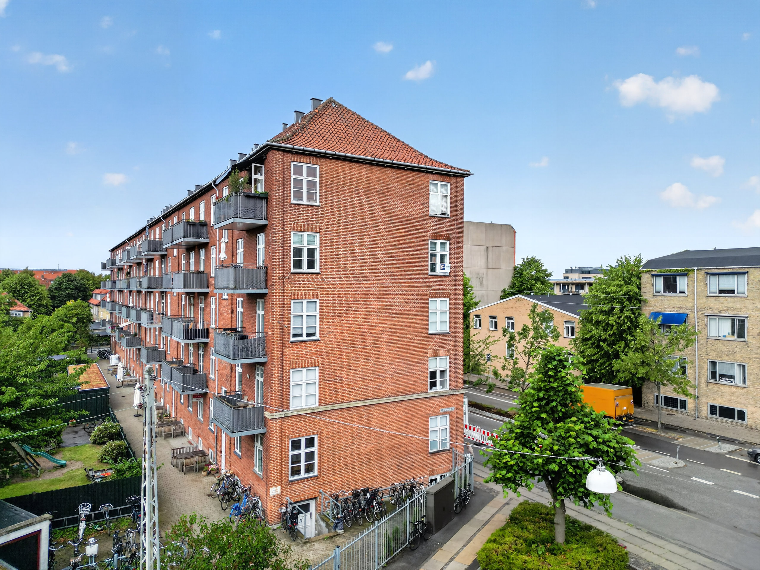 Fremhævet luftfoto billede i fuldskærmstilstand. Billede af Finsensvej 73, 3. tv., 2000 Frederiksberg