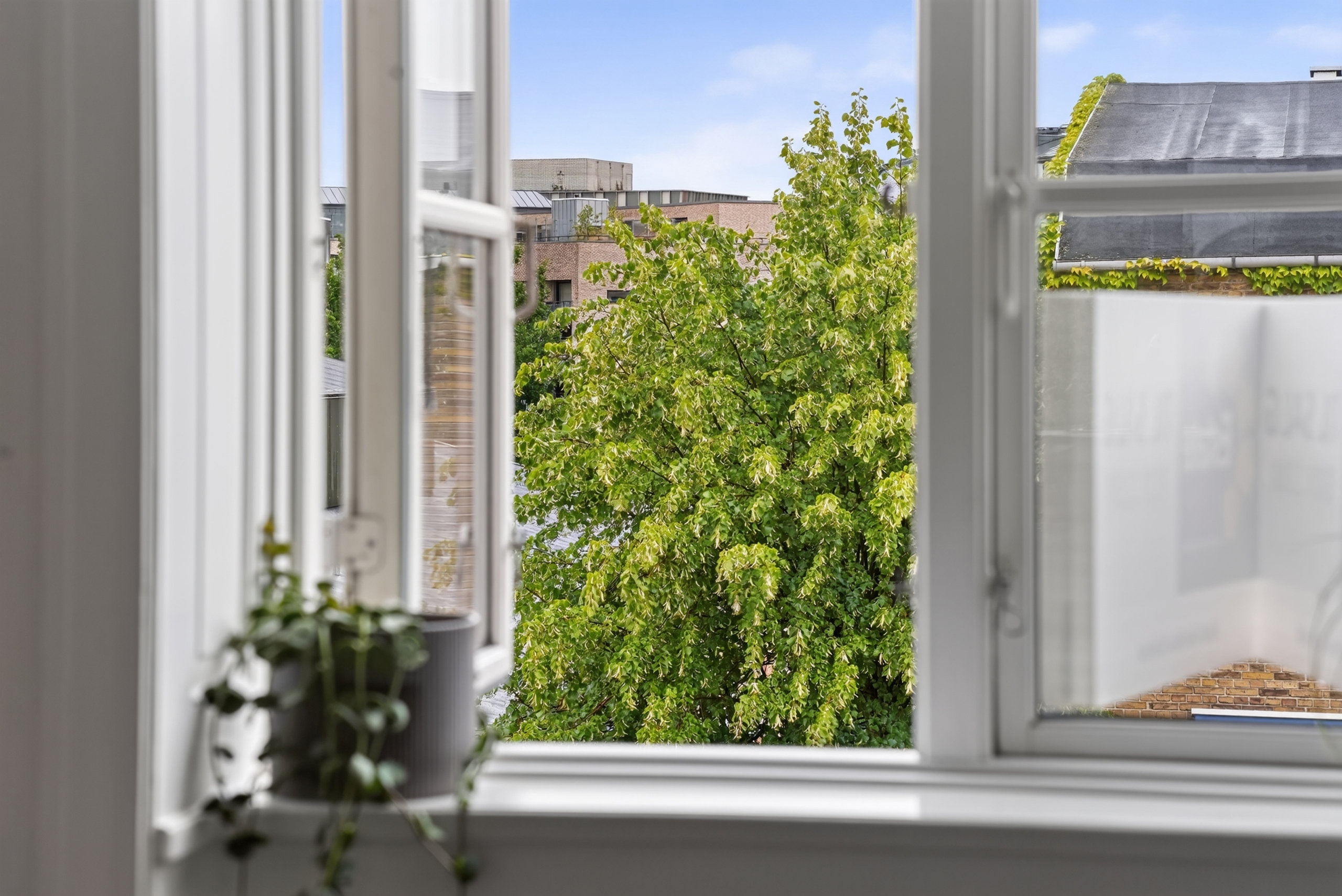 Fremhævet udsigt billede i fuldskærmstilstand. Billede af Finsensvej 73, 3. tv., 2000 Frederiksberg