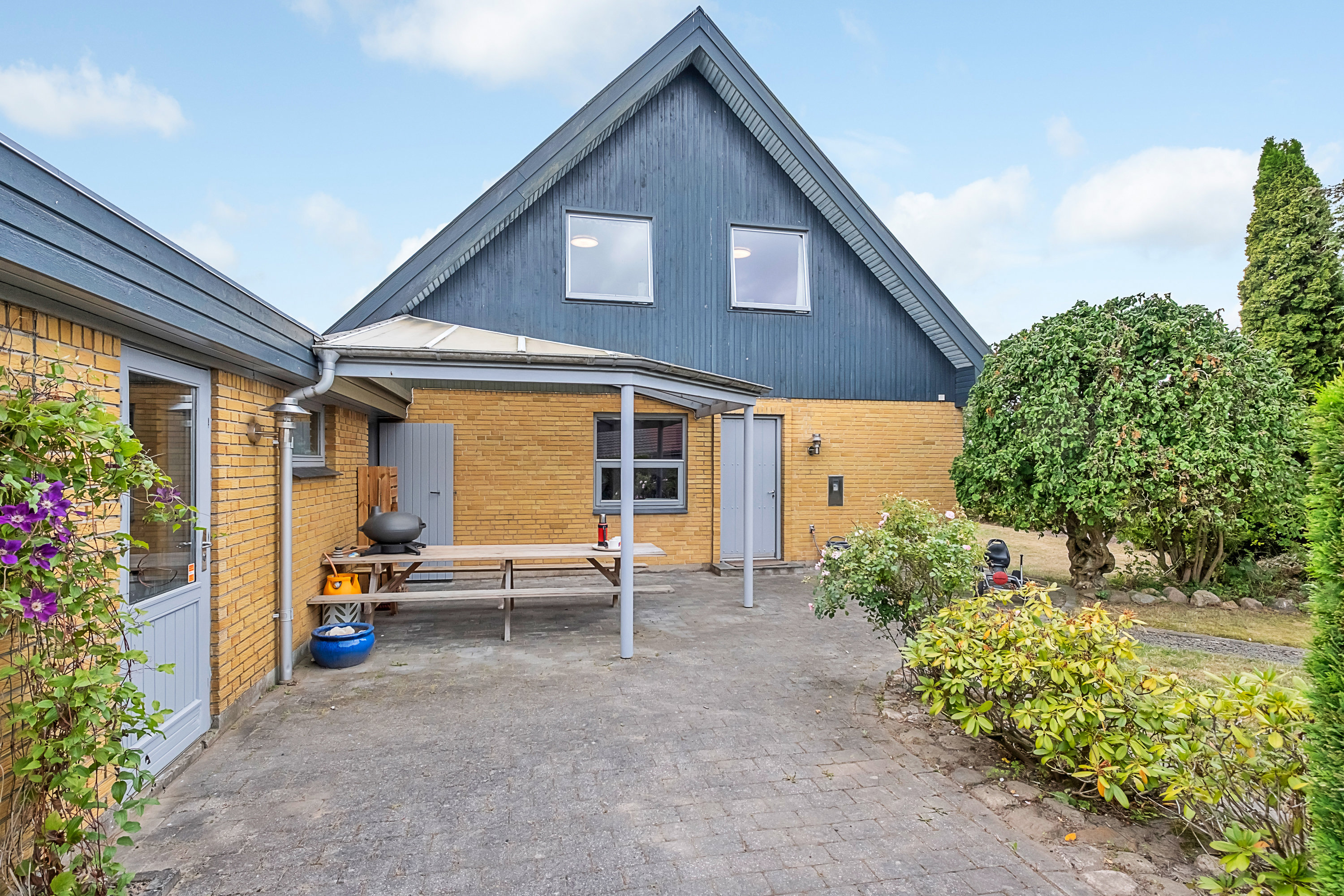 Fremhævet bag facade billede i fuldskærmstilstand. Billede af Præstekravevej 5, Studstrup, 8541 Skødstrup