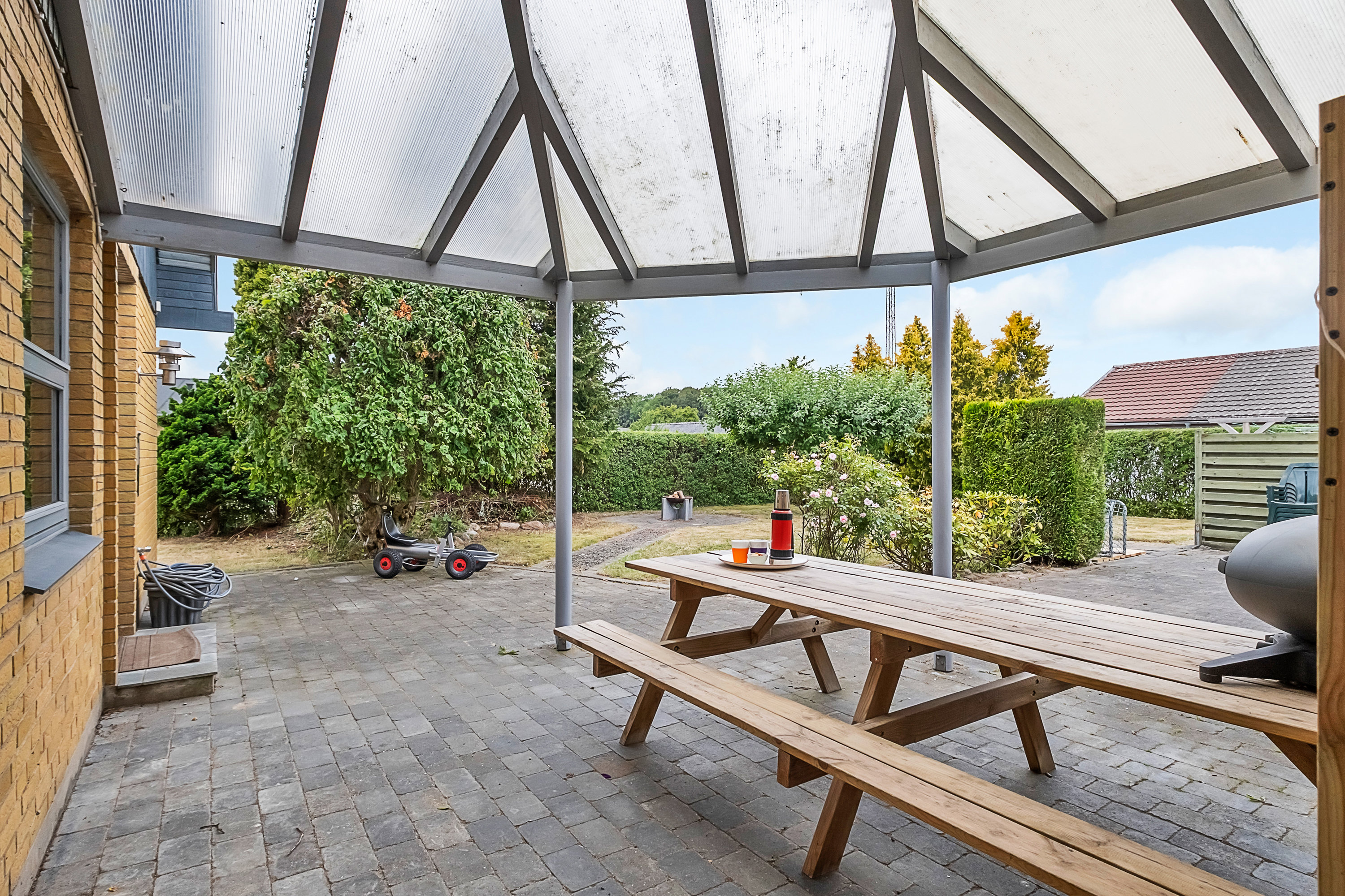 Fremhævet overdækket terrasse billede i fuldskærmstilstand. Billede af Præstekravevej 5, Studstrup, 8541 Skødstrup