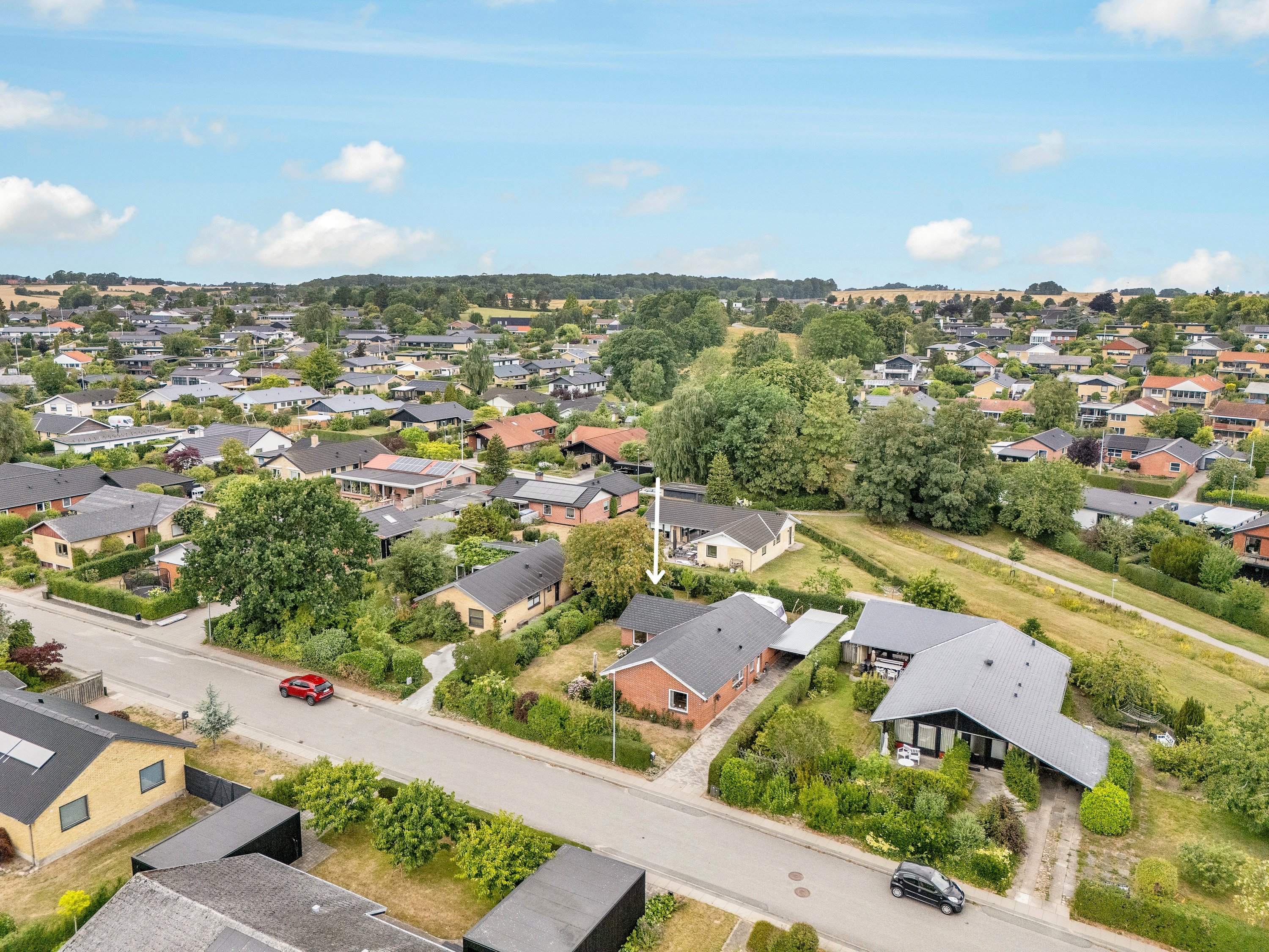 Fremhævet luftfoto billede i fuldskærmstilstand. Billede af Slåenbakken 15, 8520 Lystrup