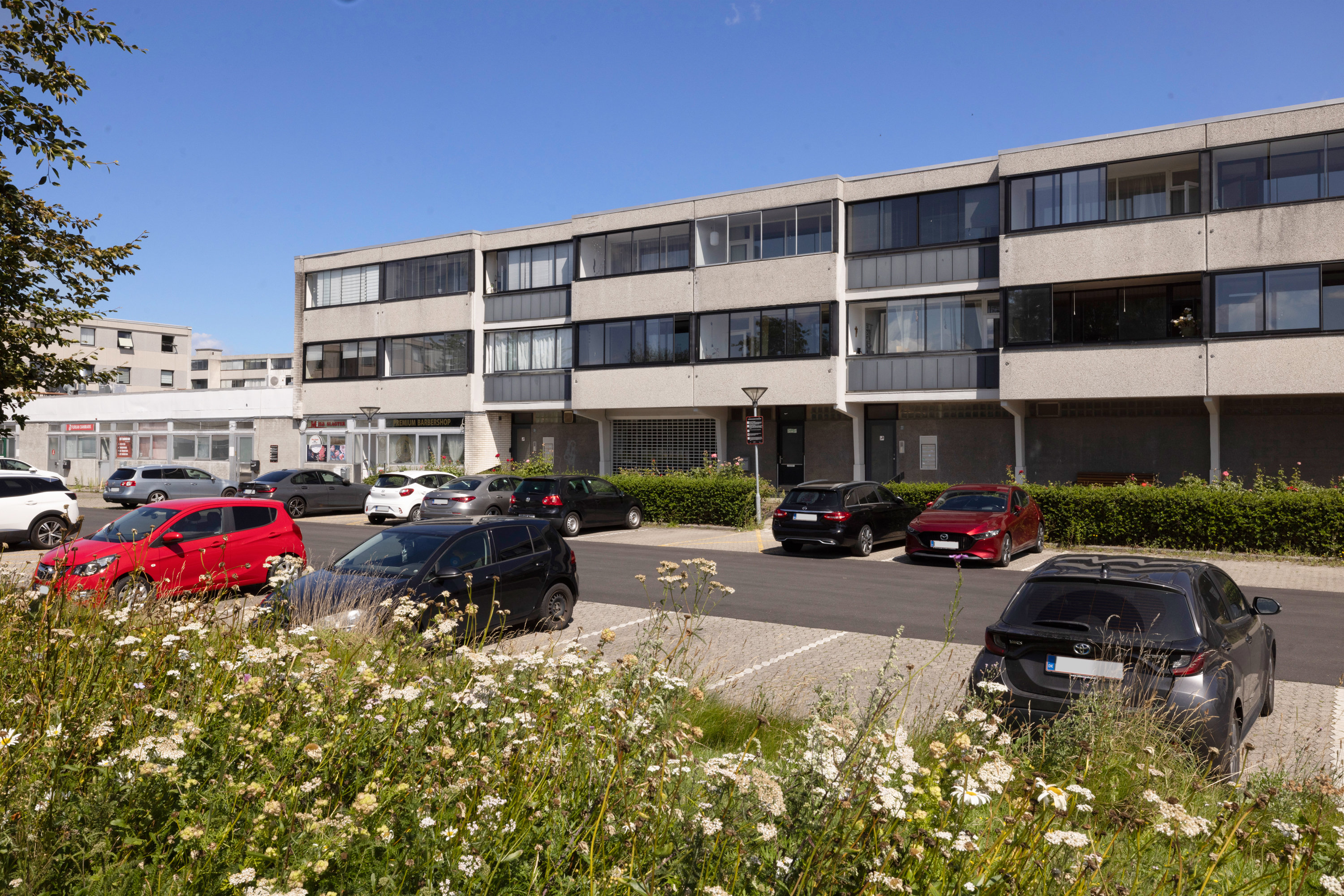 Fremhævet facade billede i fuldskærmstilstand. Billede af Jægerbuen 22, 1. th., 2635 Ishøj