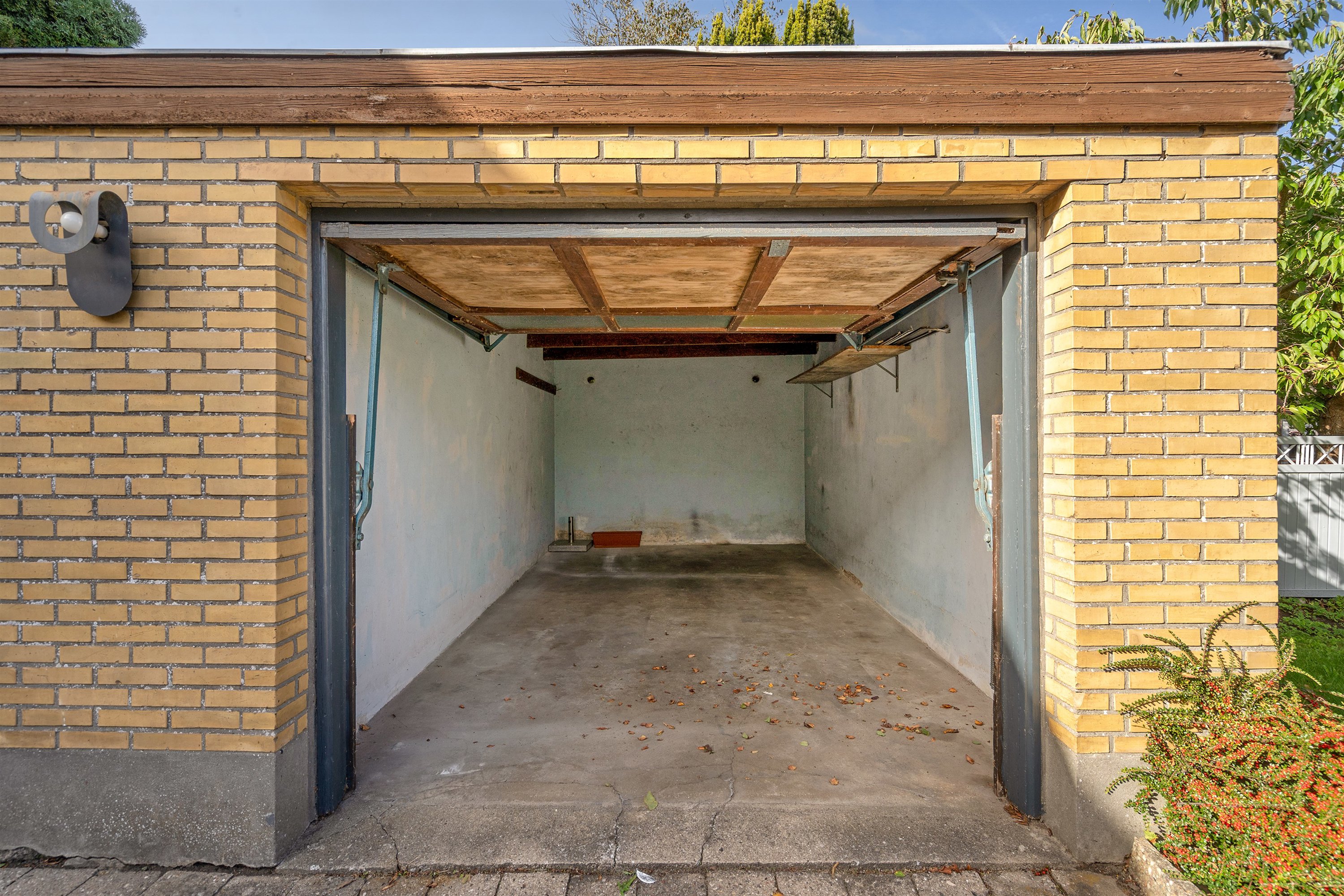 Fremhævet garage billede i fuldskærmstilstand. Billede af Stien 1, 6310 Broager