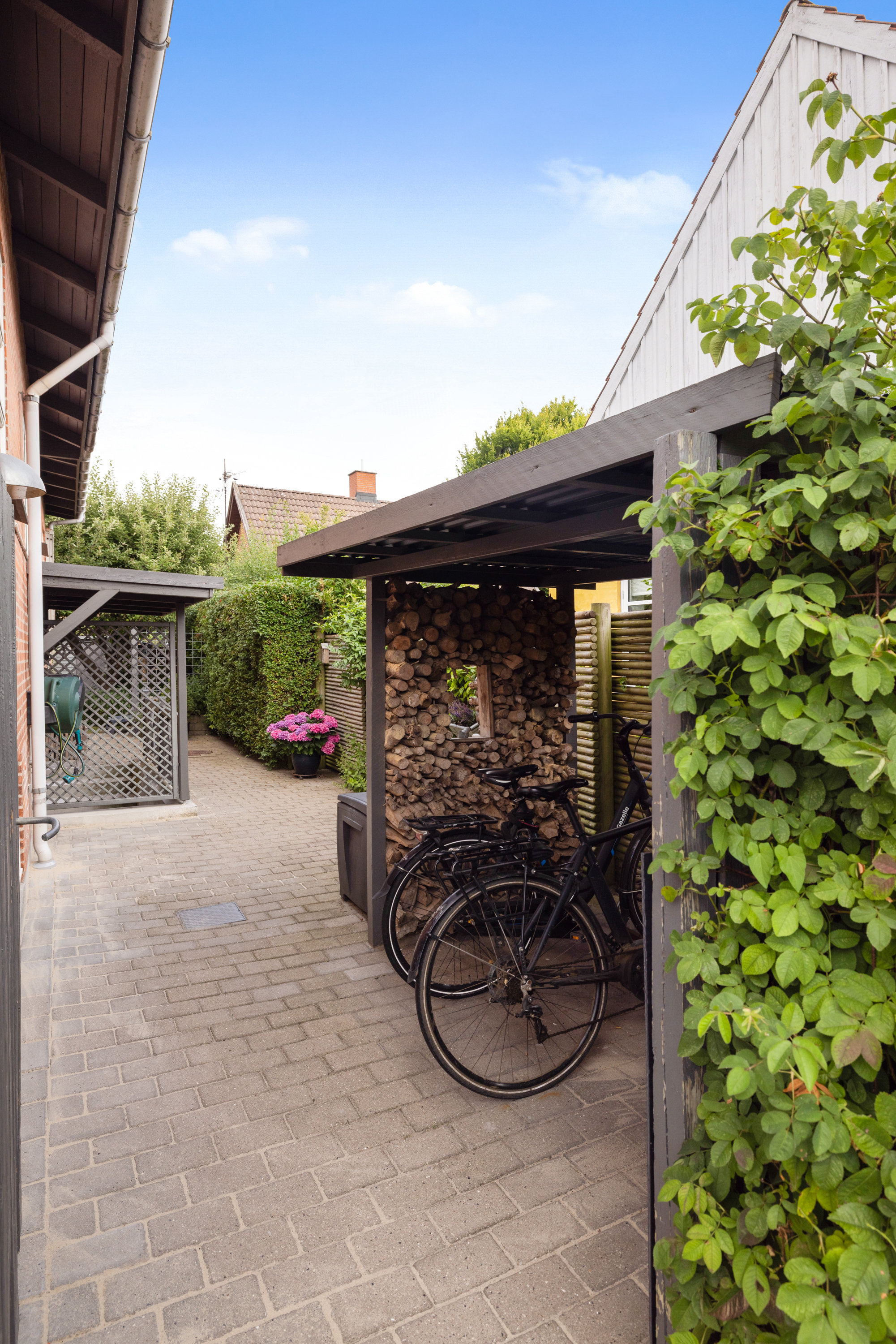 Fremhævet overdækket terrasse billede i fuldskærmstilstand. Billede af Hjørnagervej 24, 2650 Hvidovre