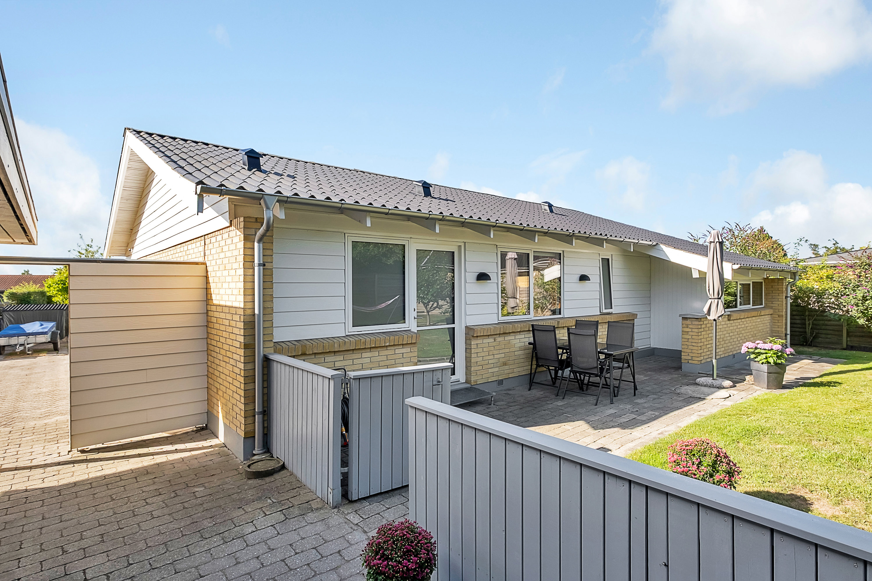 Fremhævet facade billede i fuldskærmstilstand. Billede af Dannevang 6, 8520 Lystrup