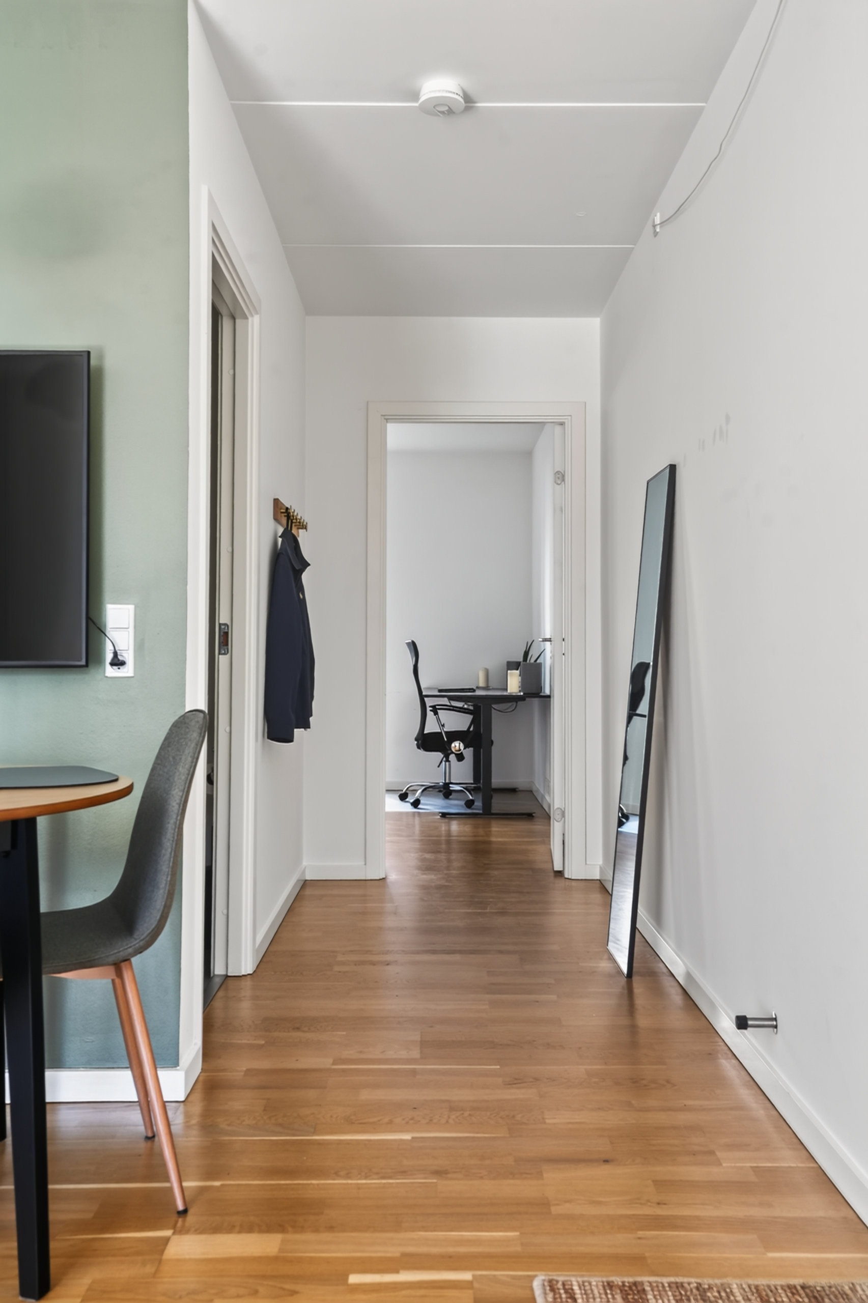 Fremhævet entré billede i fuldskærmstilstand. Billede af Ingrid Marievej 22, st. th., 2500 Valby