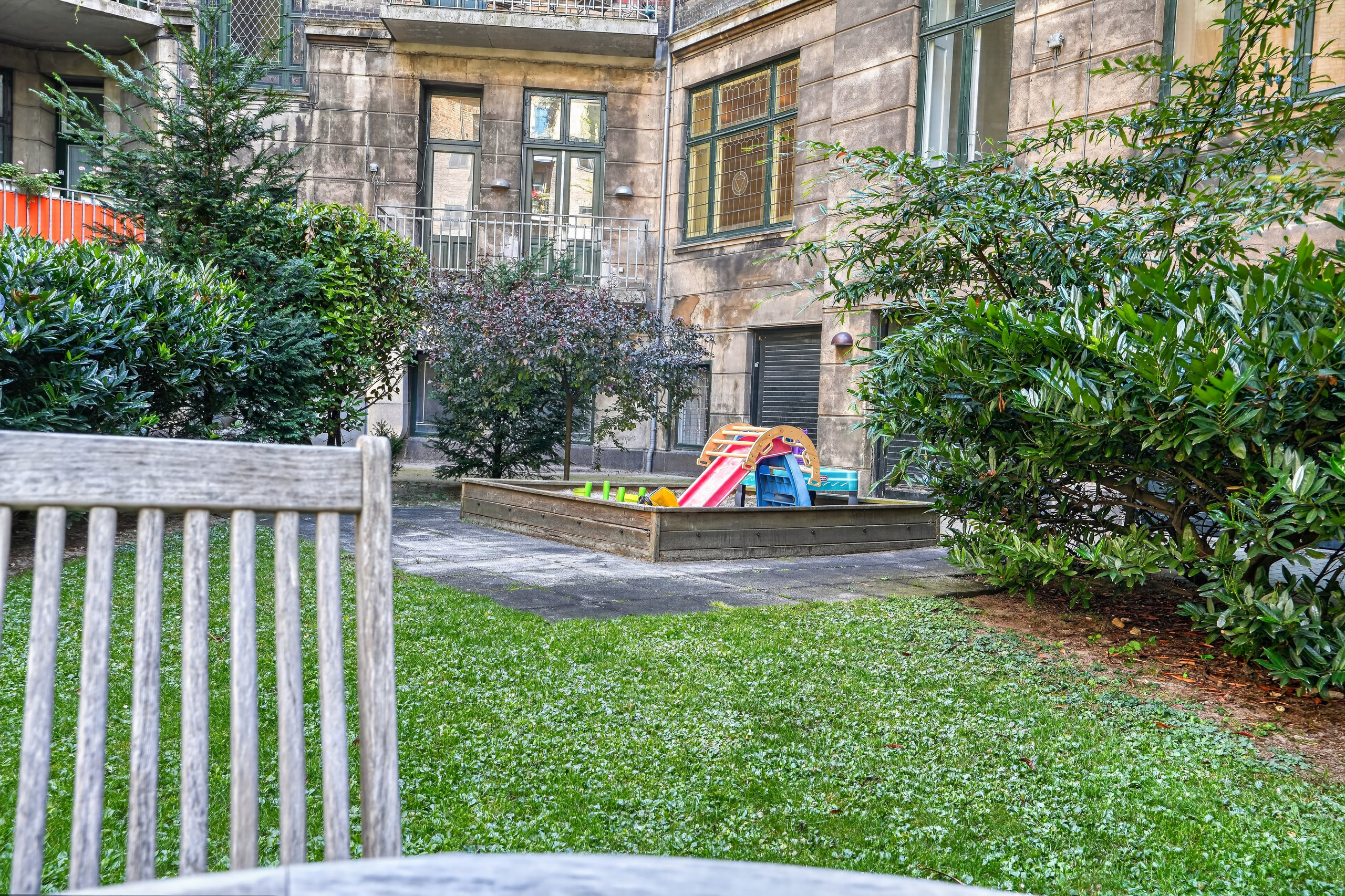 Fremhævet gårdmiljø billede i fuldskærmstilstand. Billede af Mandalsgade 3, 1. th., 2100 København Ø