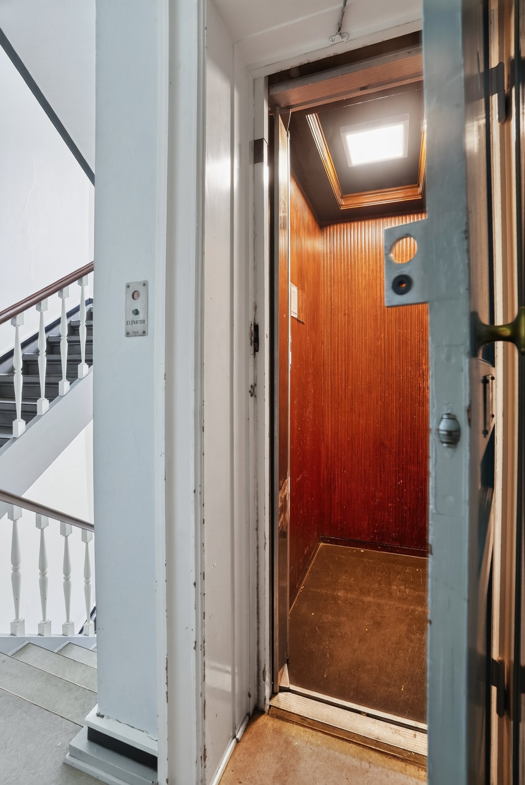 Fremhævet opgang billede i fuldskærmstilstand. Billede af Mandalsgade 3, 1. th., 2100 København Ø