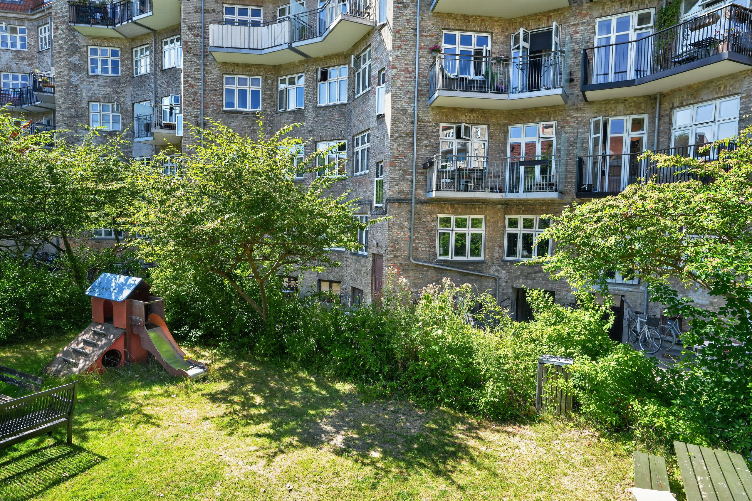 Fremhævet gårdmiljø billede i fuldskærmstilstand. Billede af Molbechsvej 7, st. tv., 2500 Valby