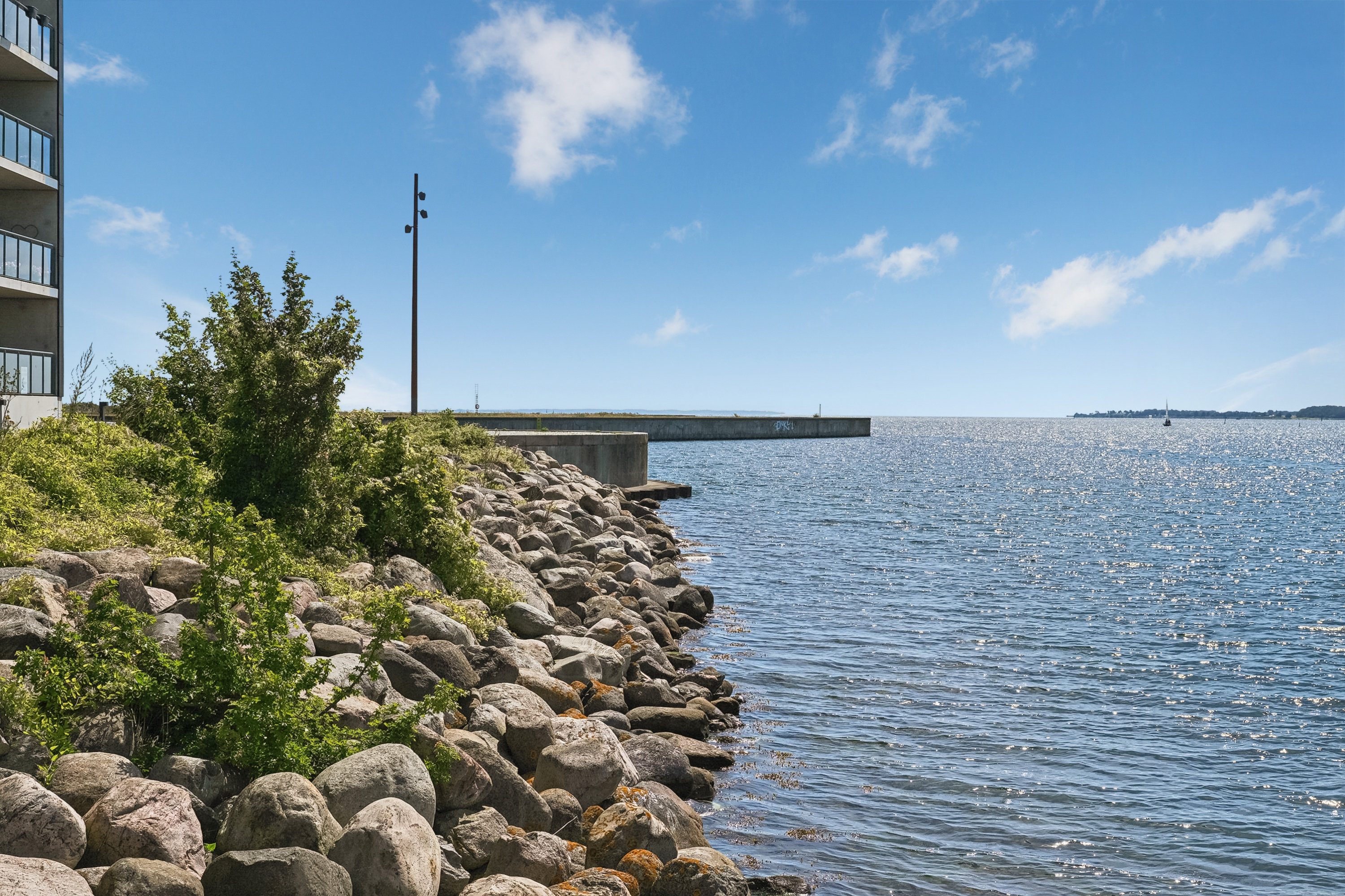Fremhævet bag facade billede i fuldskærmstilstand. Billede af Midtermolen 22, 2. tv., 5800 Nyborg