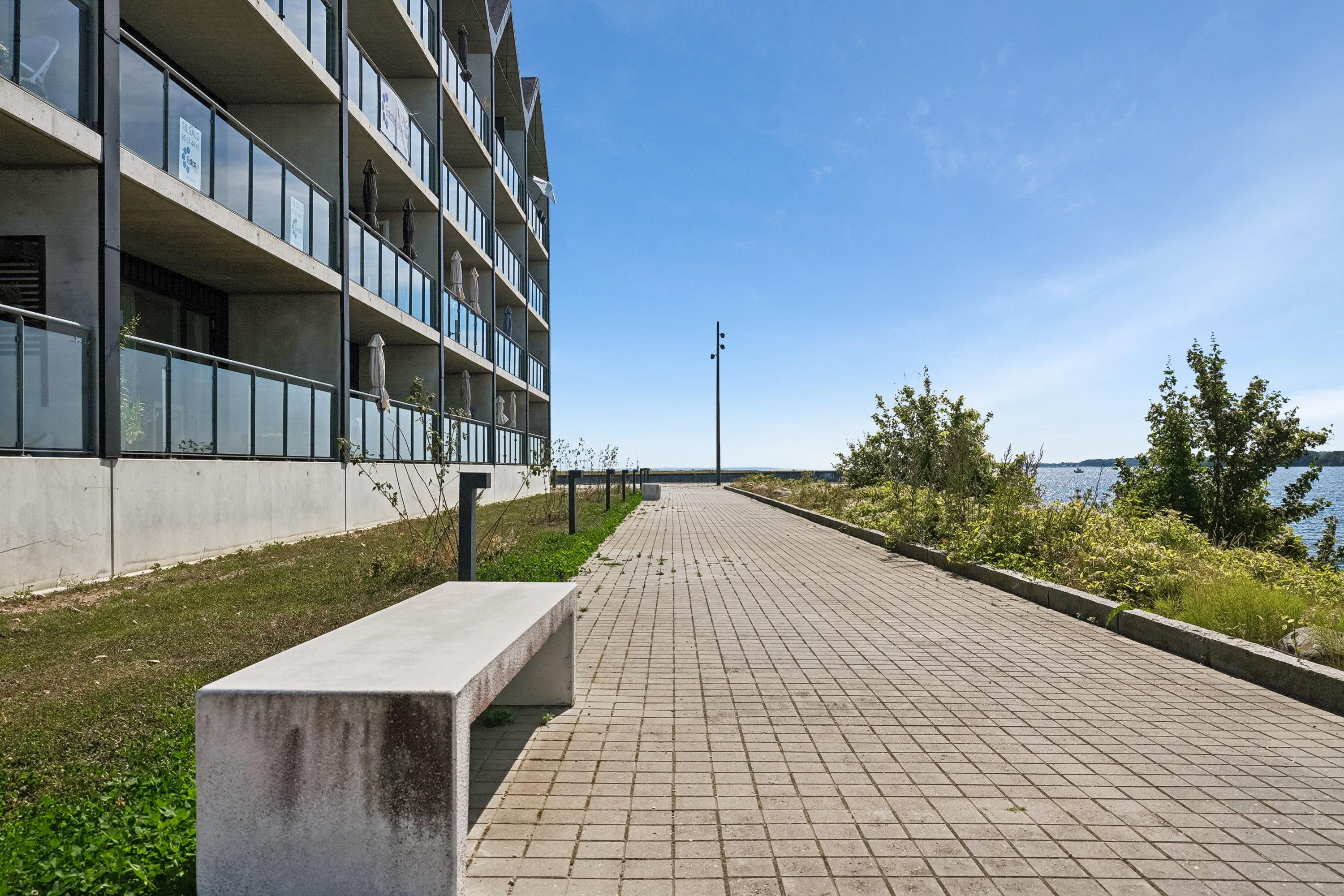 Fremhævet bag facade billede i fuldskærmstilstand. Billede af Midtermolen 22, 2. tv., 5800 Nyborg