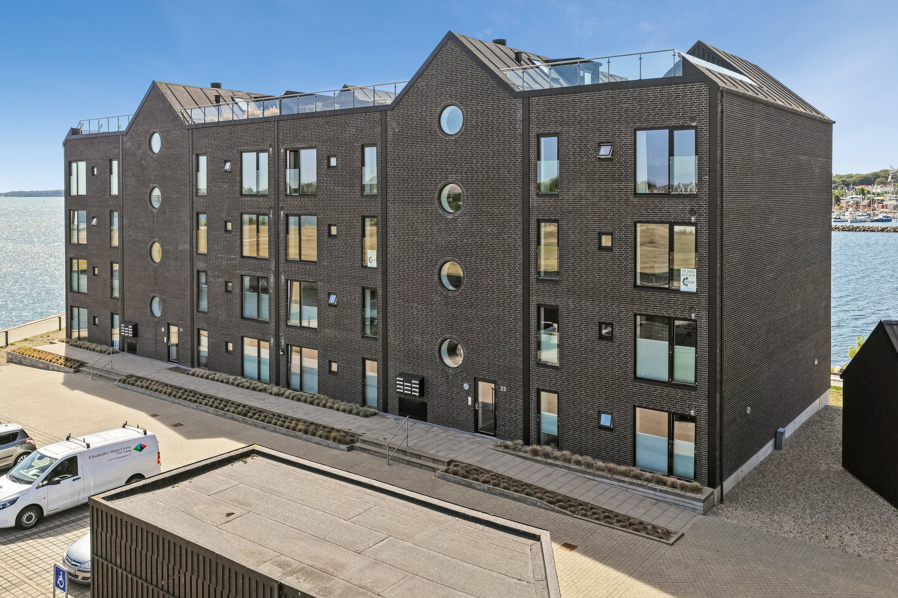 Fremhævet facade billede i fuldskærmstilstand. Billede af Midtermolen 22, 2. tv., 5800 Nyborg