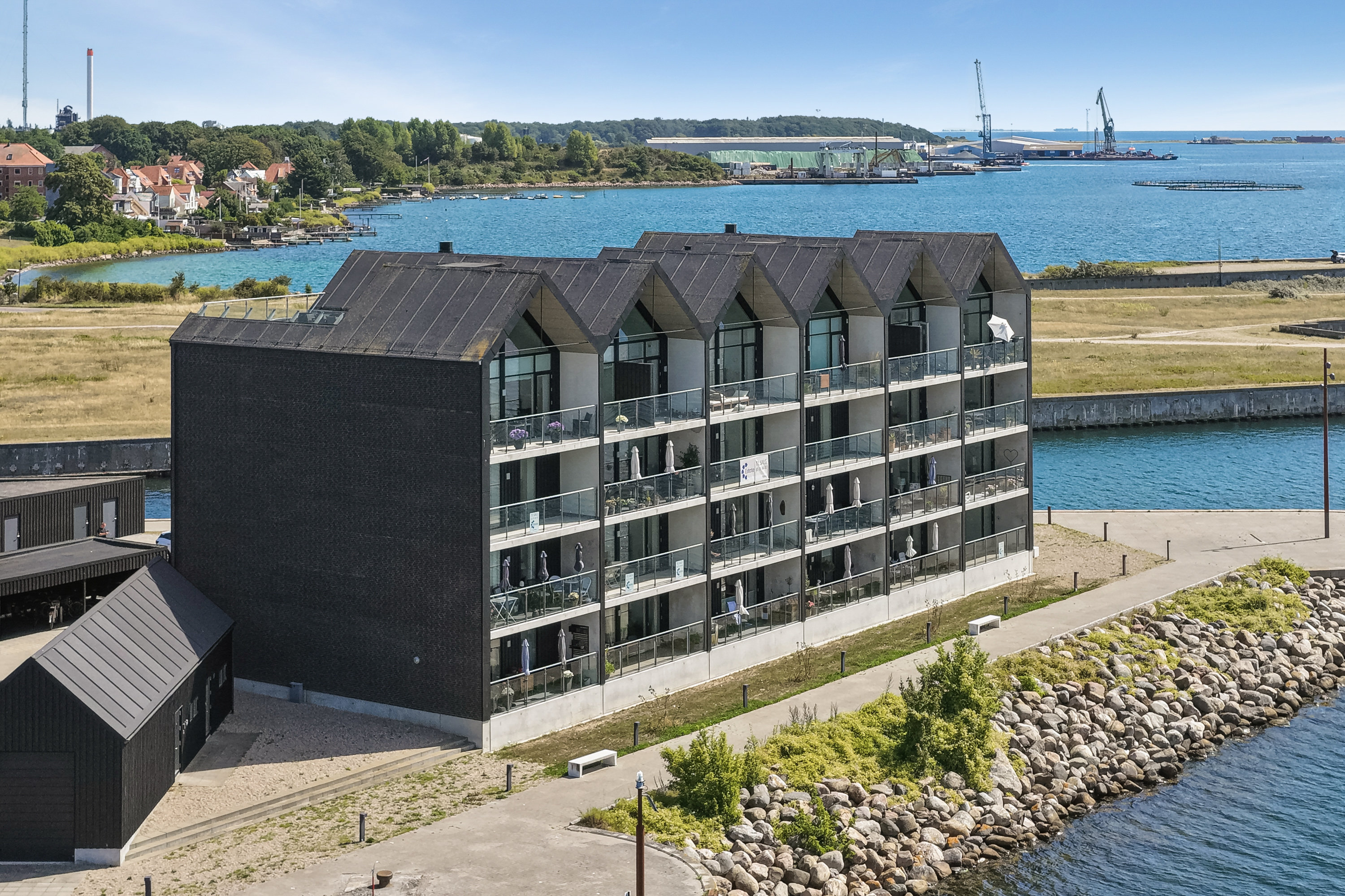 Fremhævet luftfoto billede i fuldskærmstilstand. Billede af Midtermolen 22, 2. tv., 5800 Nyborg