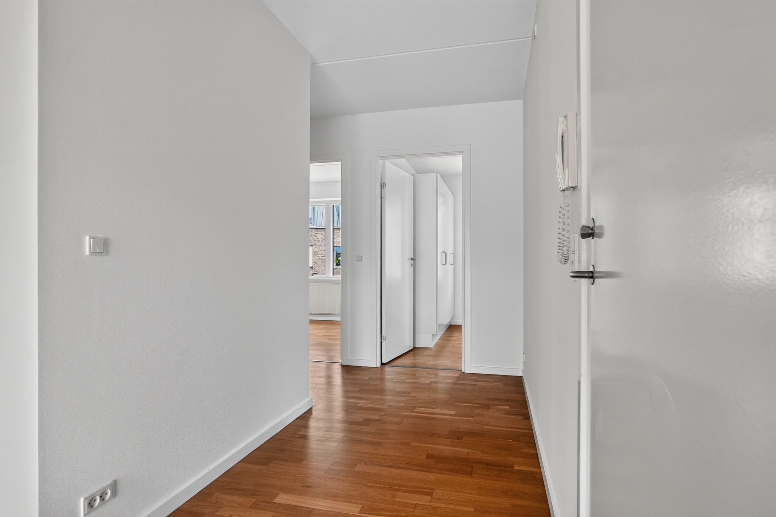 Fremhævet entré billede i fuldskærmstilstand. Billede af Ebbe Rodes Allé 2, 3. th., 2500 Valby