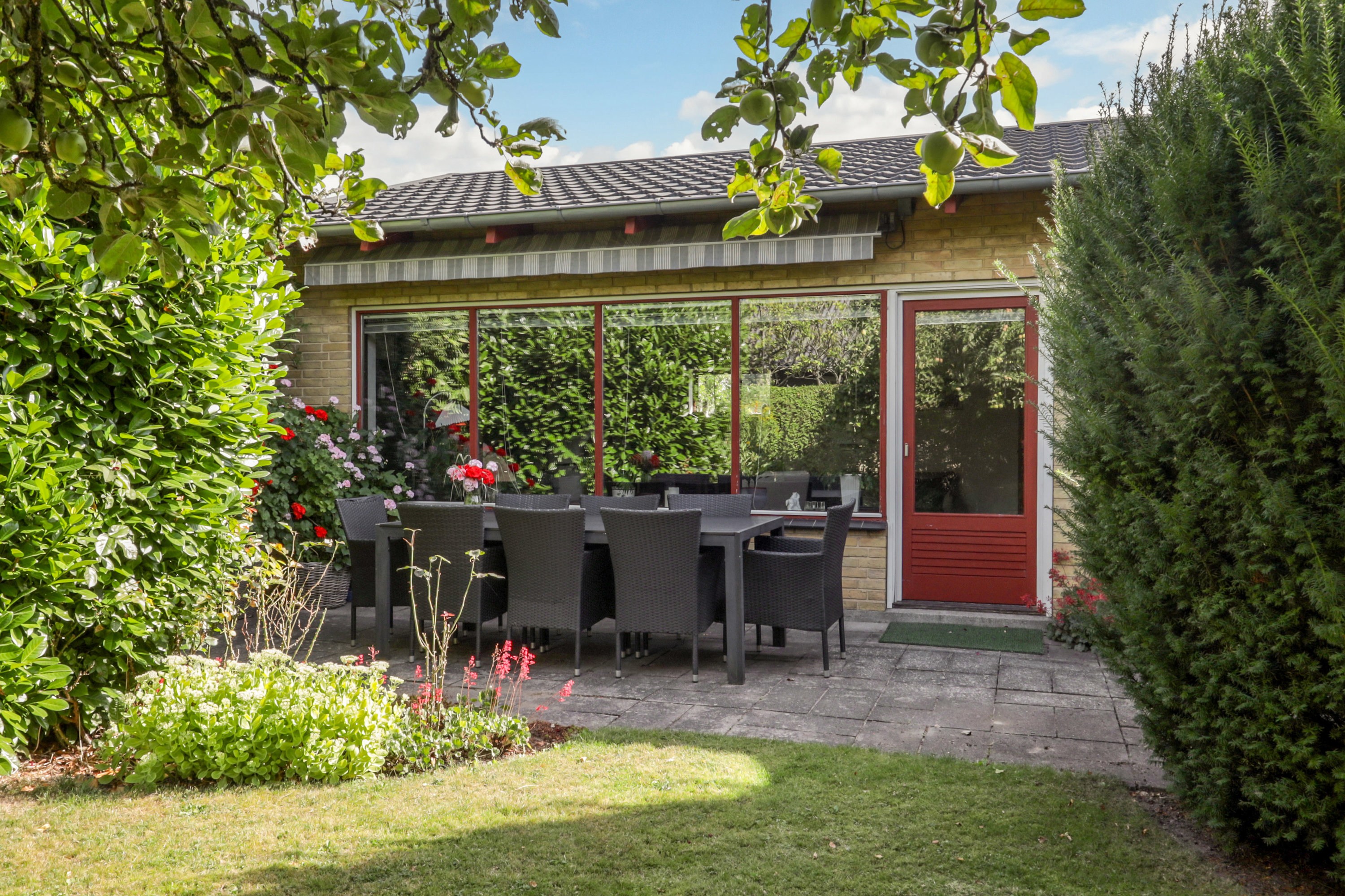 Fremhævet terrasse billede i fuldskærmstilstand. Billede af Højskolevej 9, Ollerup, 5762 Vester Skerninge