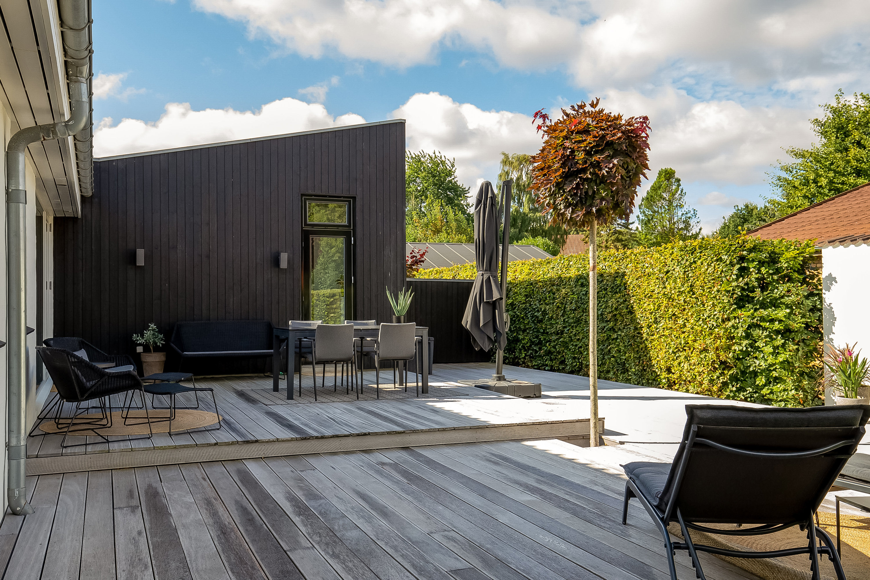 Fremhævet terrasse billede i fuldskærmstilstand. Billede af Jørgen Sørensensvej 19, 7100 Vejle
