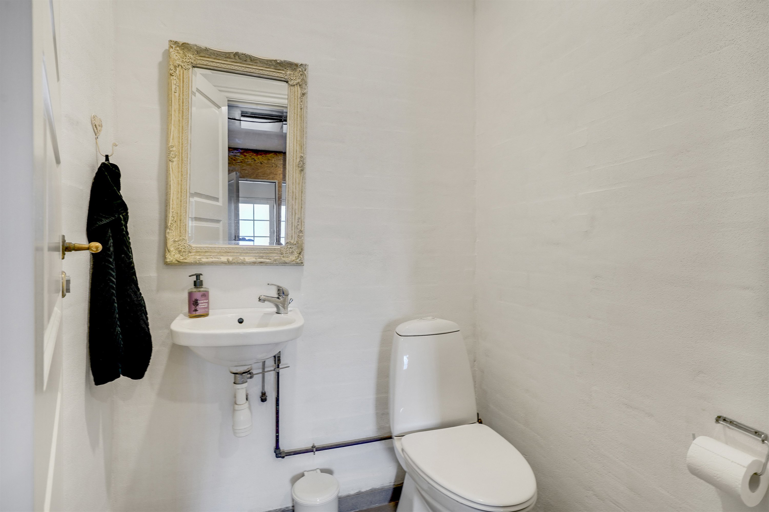 Fremhævet toilet billede i fuldskærmstilstand. Billede af Baggesens Alle 19, 6700 Esbjerg