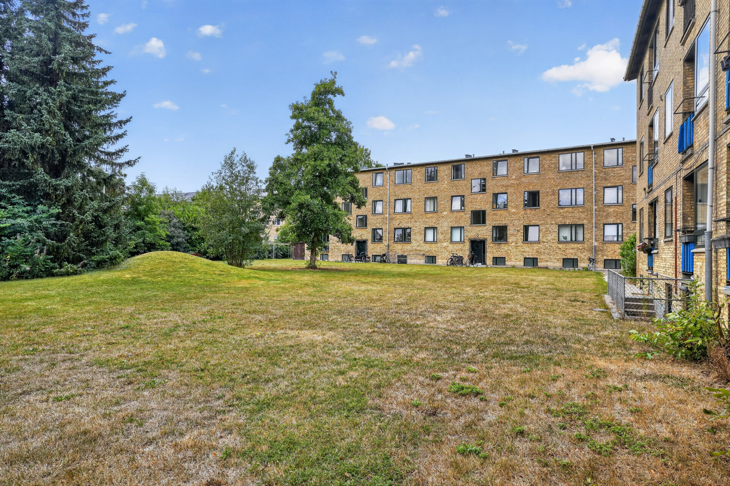 Fremhævet gårdmiljø billede i fuldskærmstilstand. Billede af Vigerslevvej 144, kl., 2500 Valby
