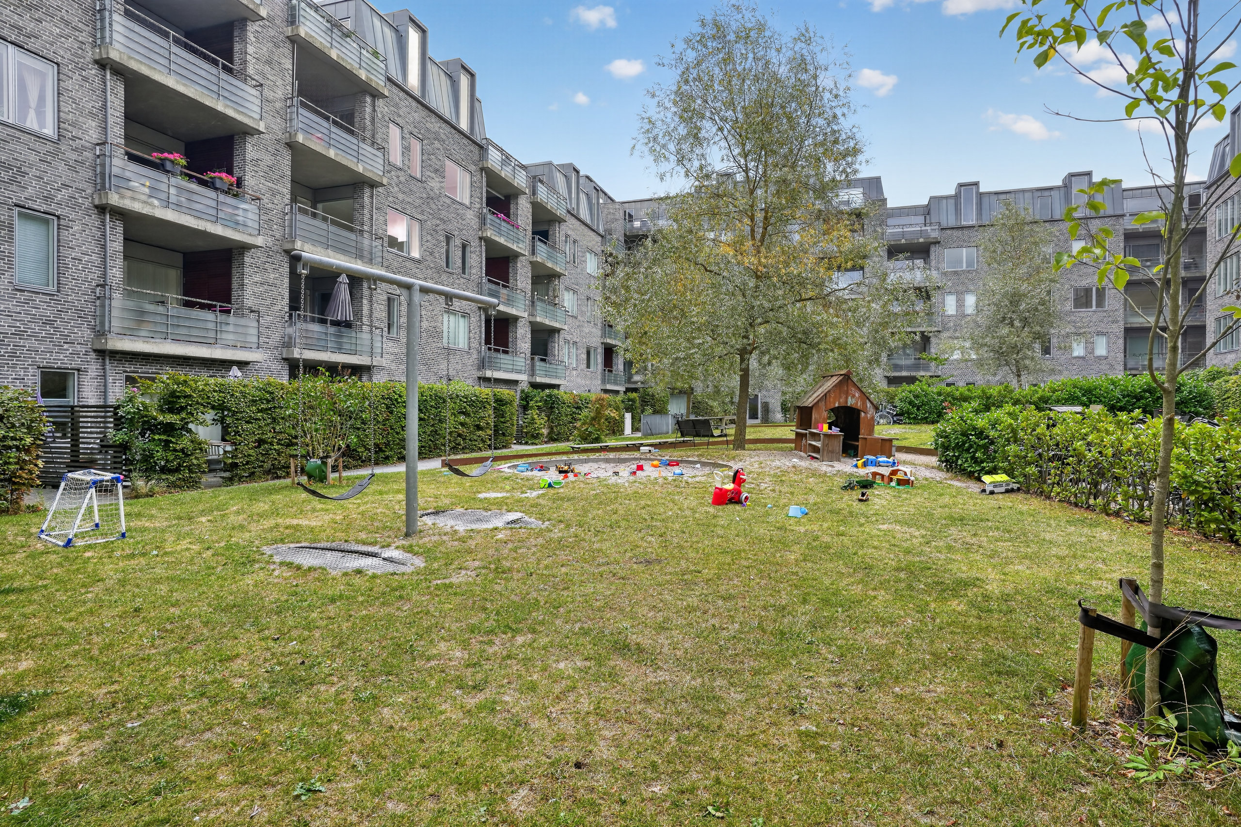 Fremhævet gårdmiljø billede i fuldskærmstilstand. Billede af Clara Pontoppidans Vej 6, 1. tv., 2500 Valby