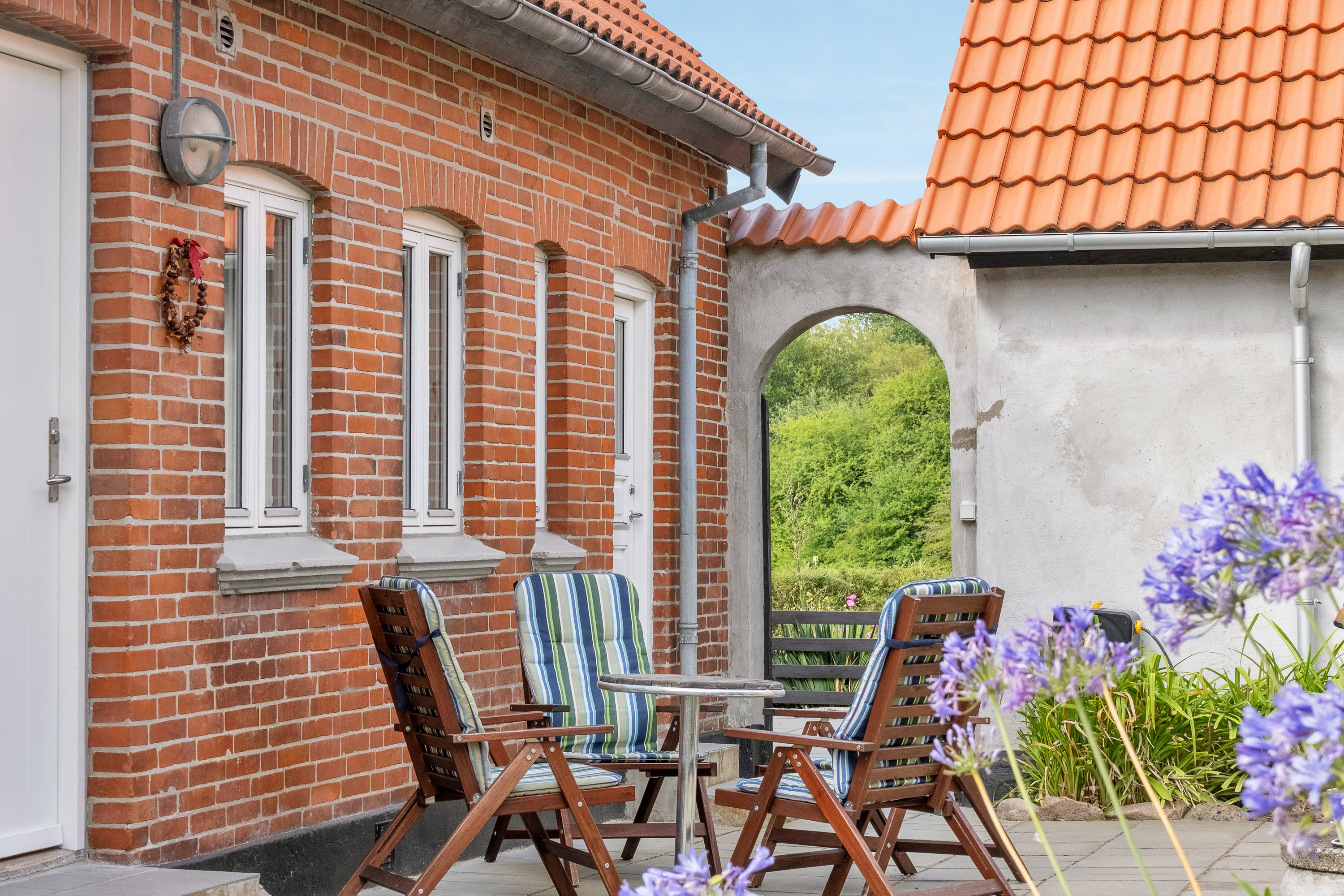Fremhævet terrasse billede i fuldskærmstilstand. Billede af Hovmarken 16, 8520 Lystrup