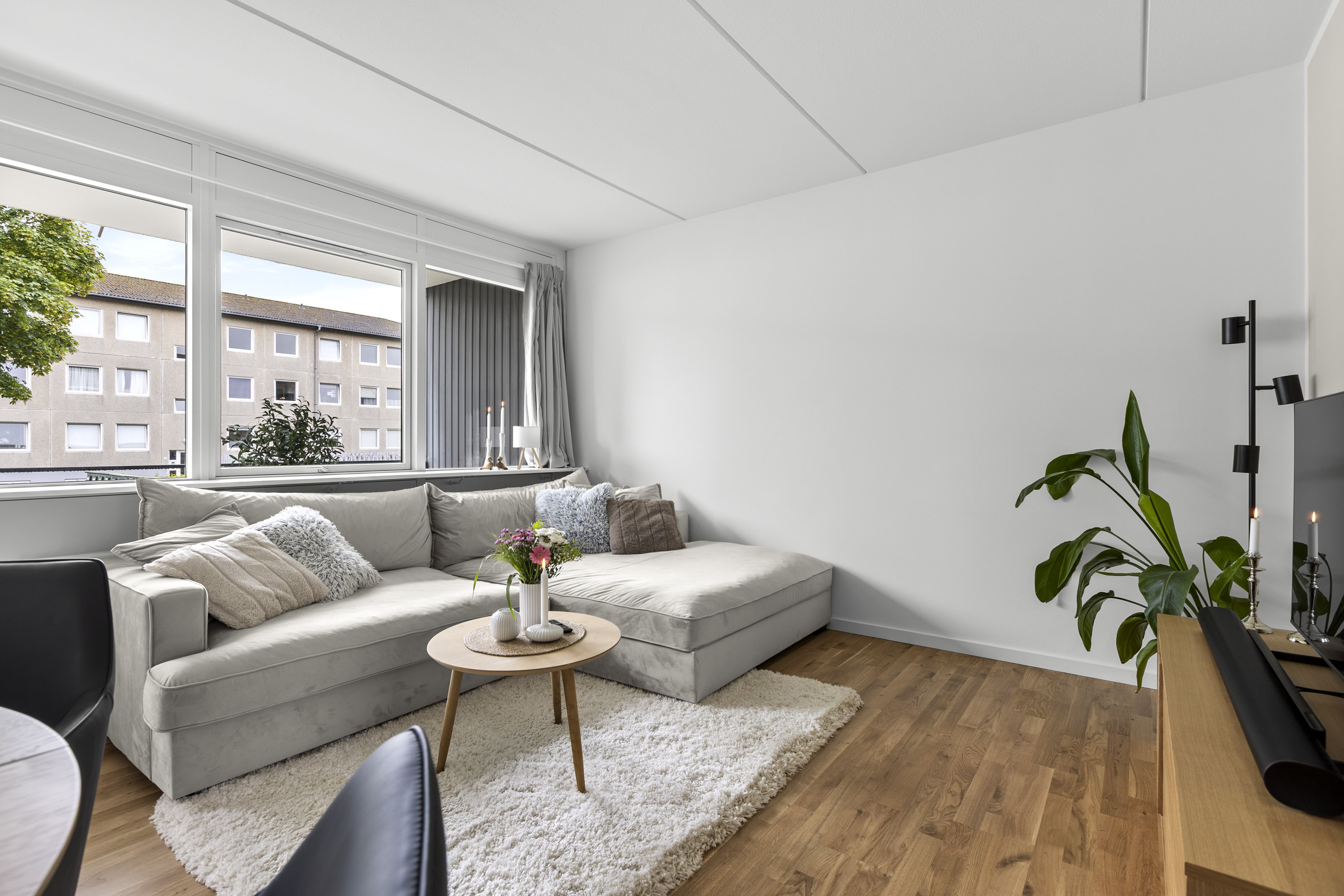 Fremhævet stue billede i fuldskærmstilstand. Billede af Benløseparken 65, st. th., Benløse, 4100 Ringsted