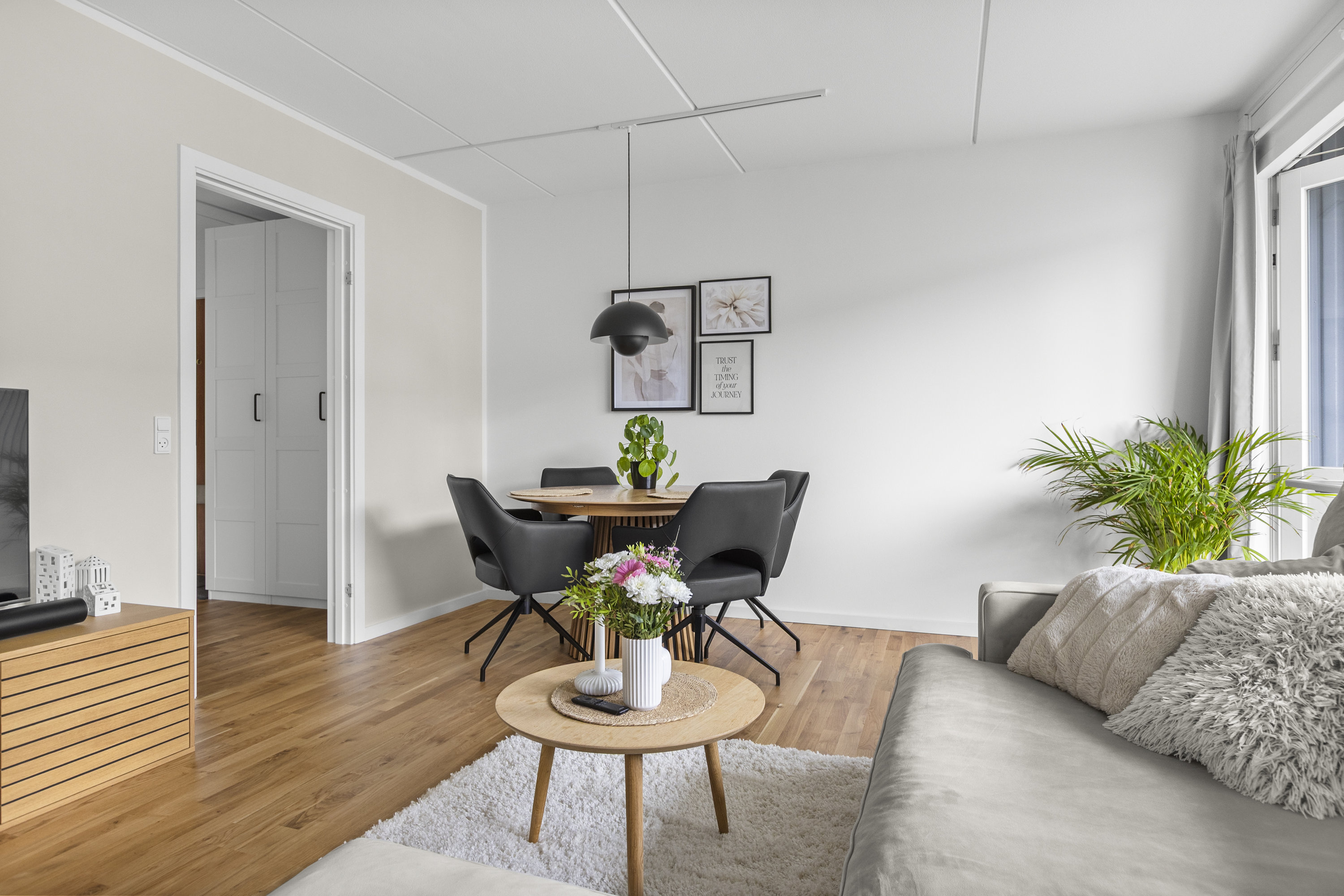 Fremhævet stue billede i fuldskærmstilstand. Billede af Benløseparken 65, st. th., Benløse, 4100 Ringsted